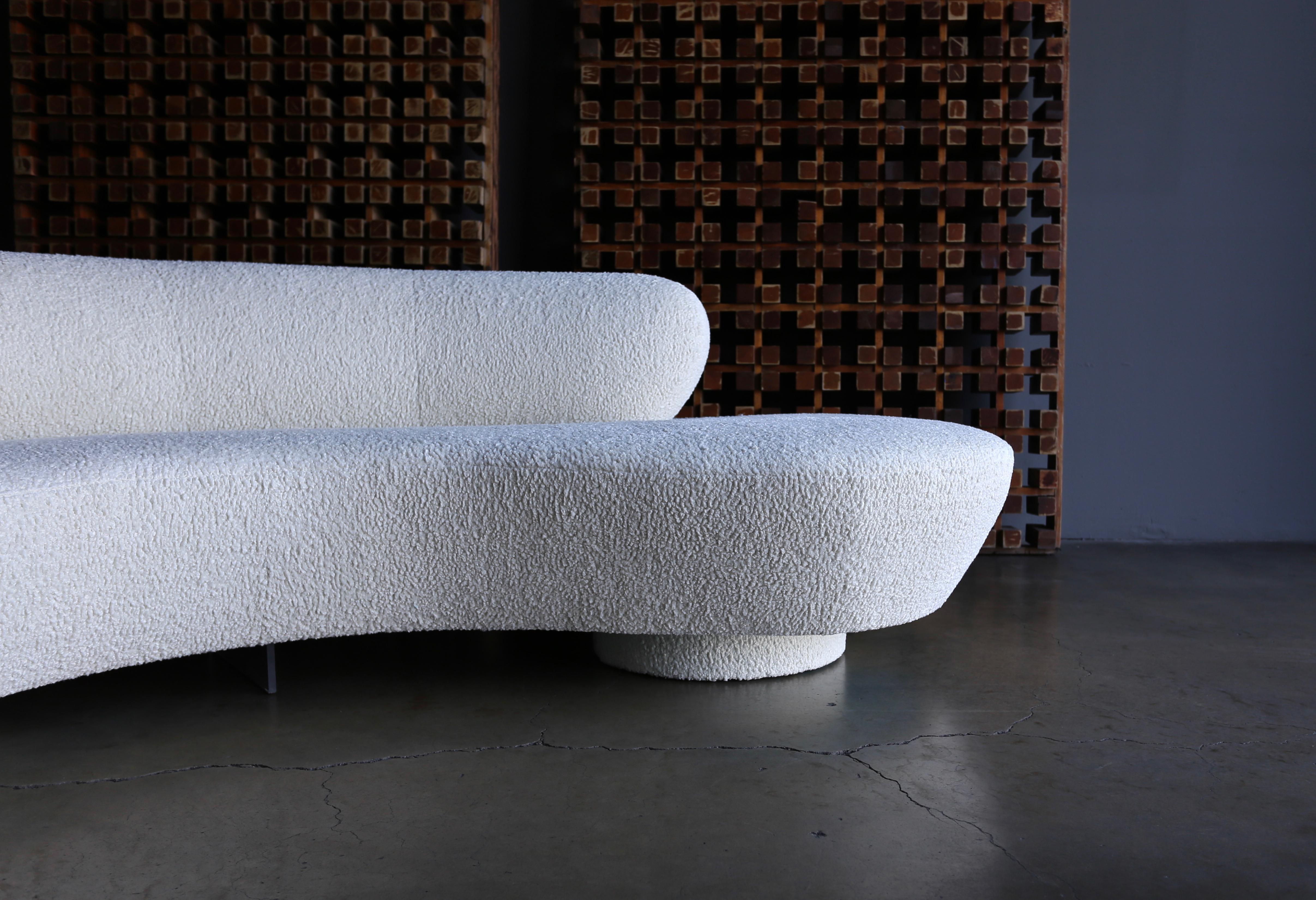 Vladimir Kagan curved serpentine cloud sofa for Directional. Model# 4891 J. This piece has been expertly restored. 

 