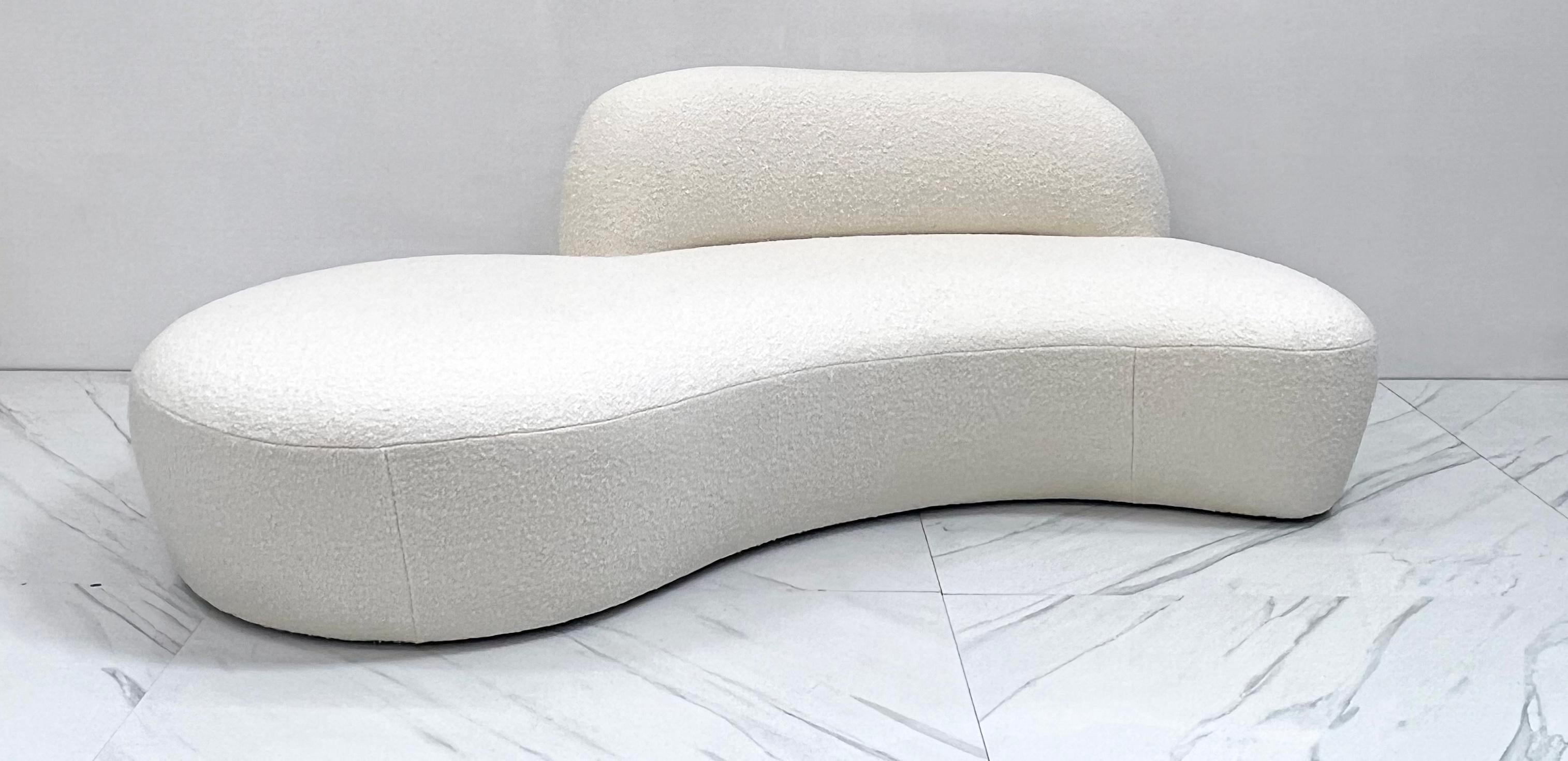 Vladimir Kagan Curved Zoe Sofa in White Boucle for American Leather, Signed In Good Condition In Culver City, CA