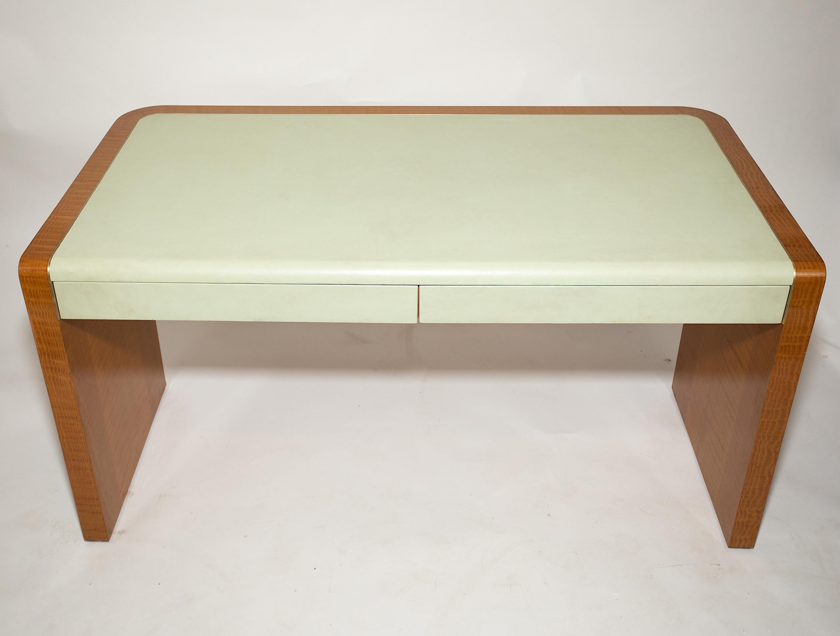 A Vladimir Kagan Desk.
Quilted maple, brass and Leather.
Beautiful Pistachio color Leather.
Label present.
