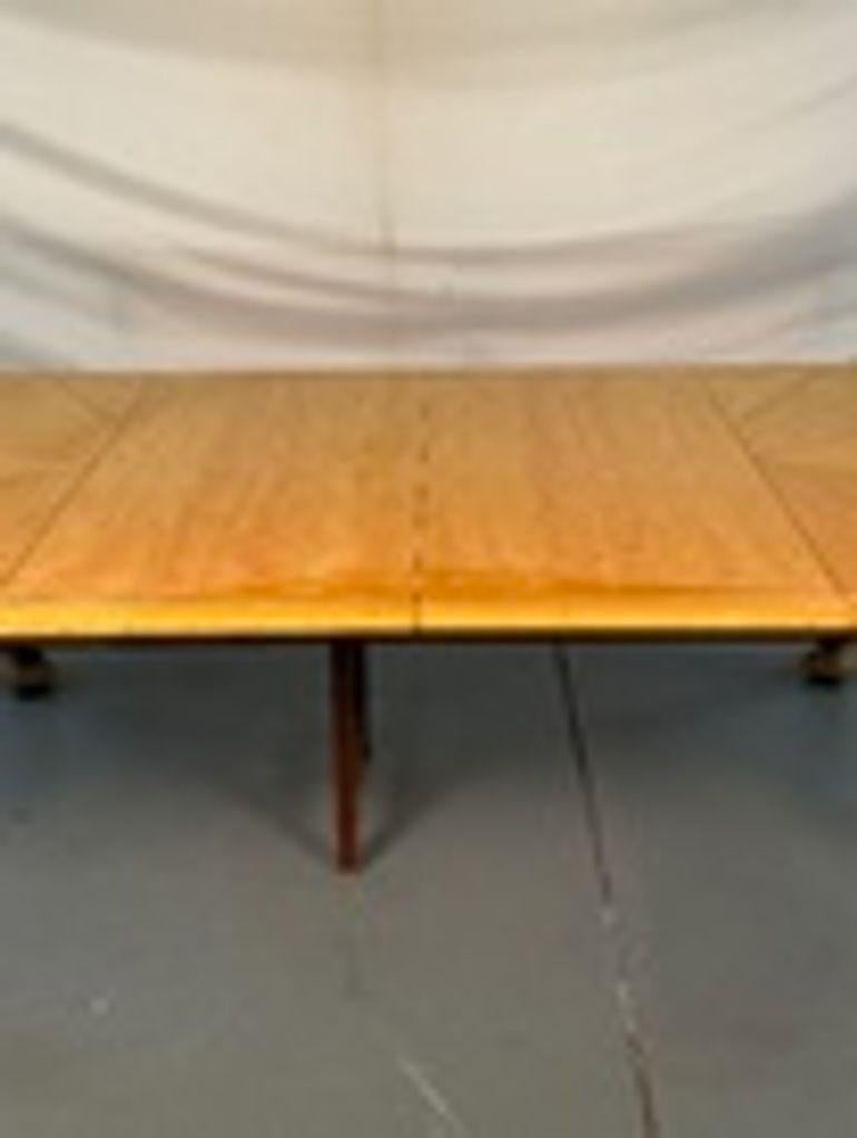 Vladimir Kagan, Mid-Century Modern Dining Table, Maple, Lacquer, USA, 1980s For Sale 2
