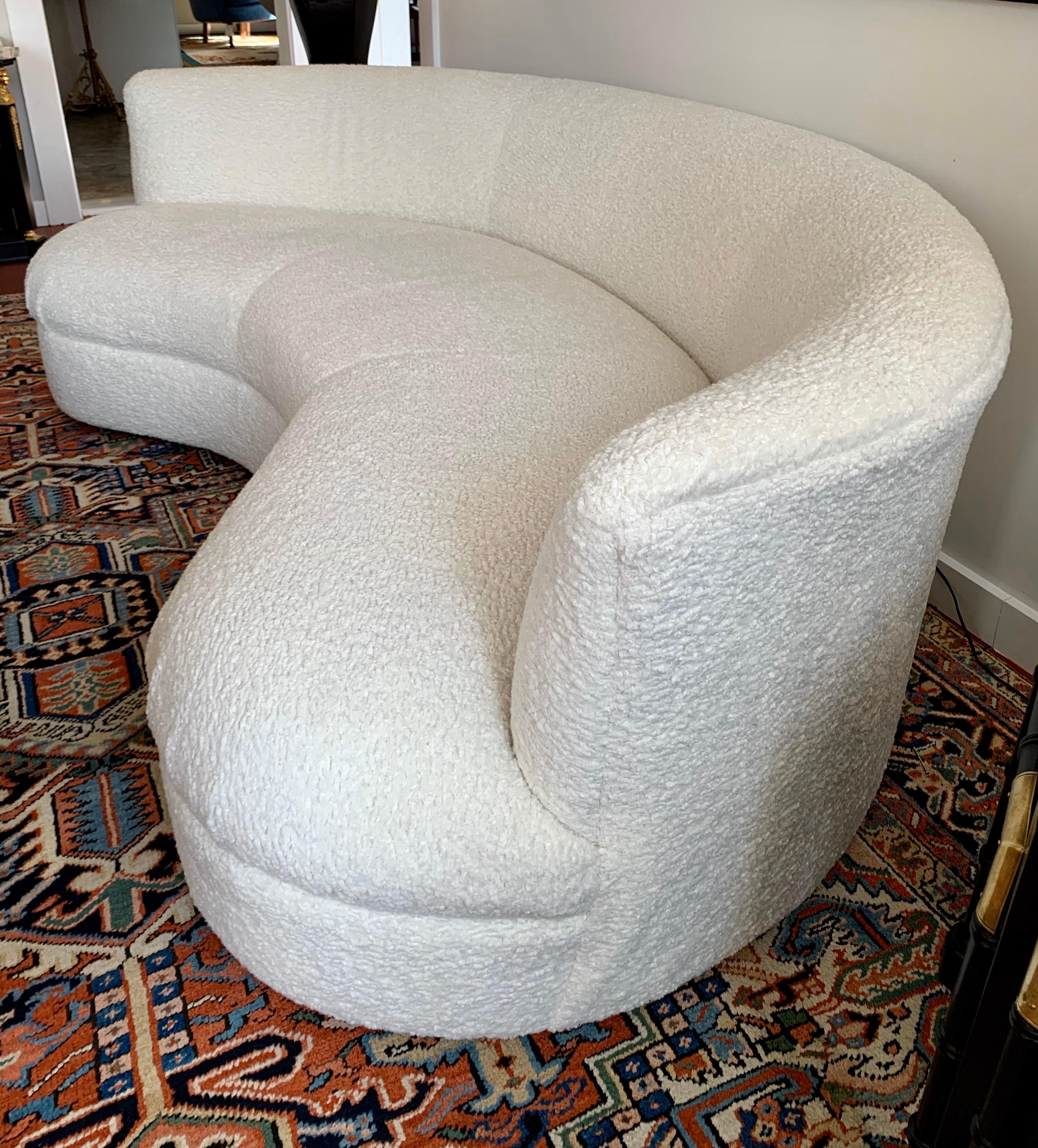 Vladimir Kagan Directional Cloud Serpentine Sofa Freshly Upholstered in Kravet In Good Condition In West Hartford, CT
