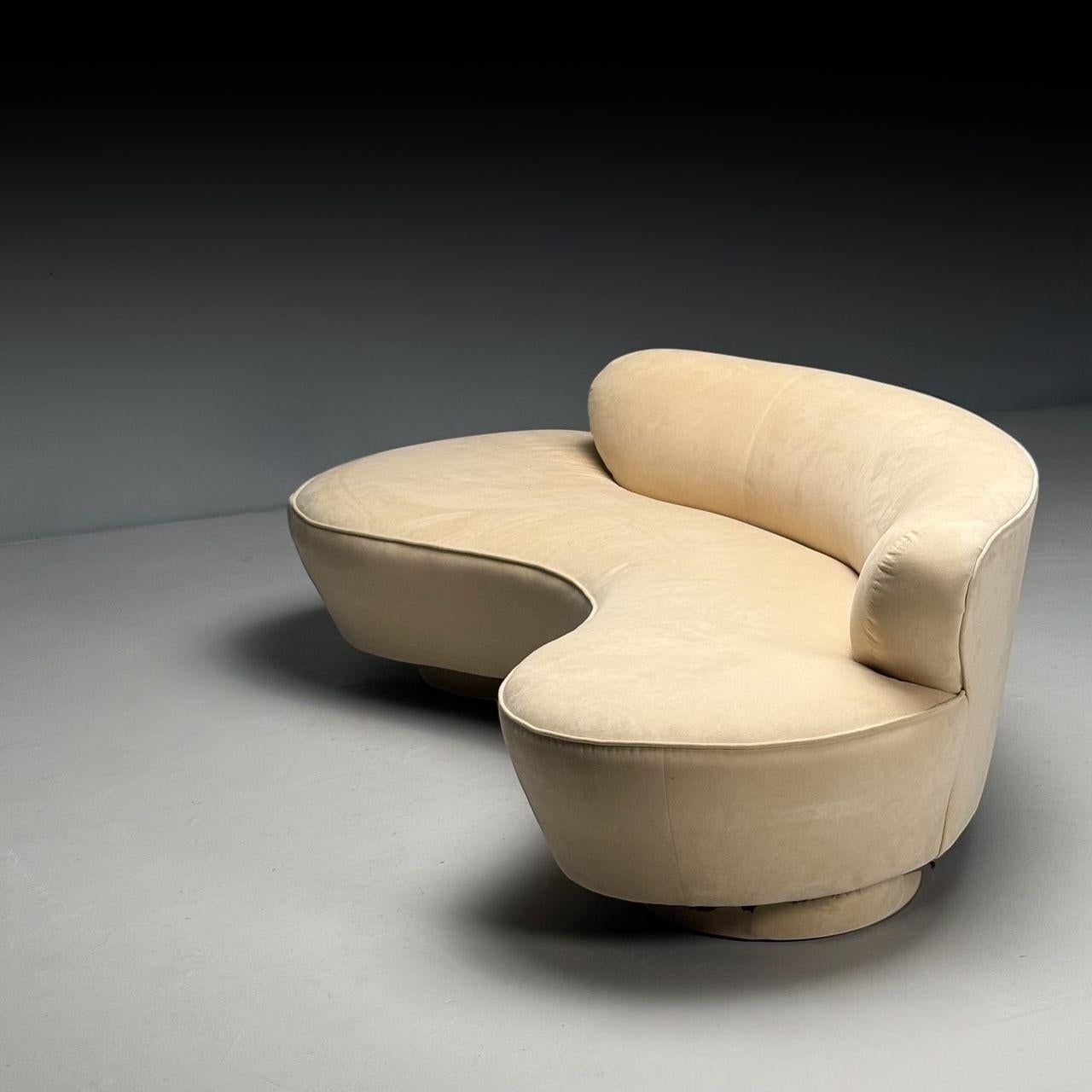 Vladimir Kagan, Directional, Mid-Century Modern, Geschwungenes Wolkensofa, Beige Samt, Lucite, USA, 1980er

Das von Vladimir Kagan entworfene und von Directional in den 1980er Jahren produzierte Cloud Sofa ist ein ikonisches Beispiel für