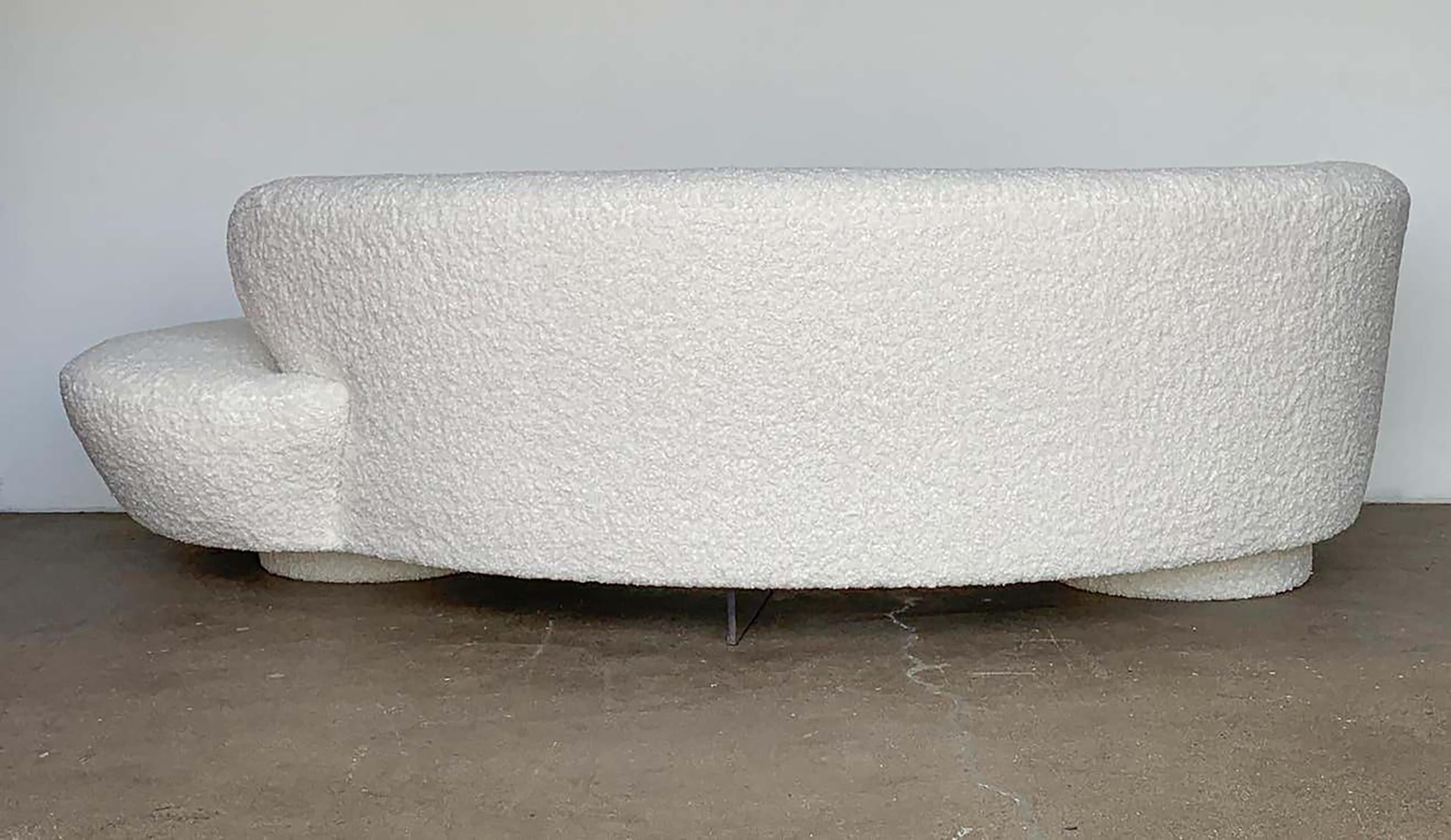 Vladimir Kagan Directional Serpentine Cloud Sofa in Ivory Boucle 4