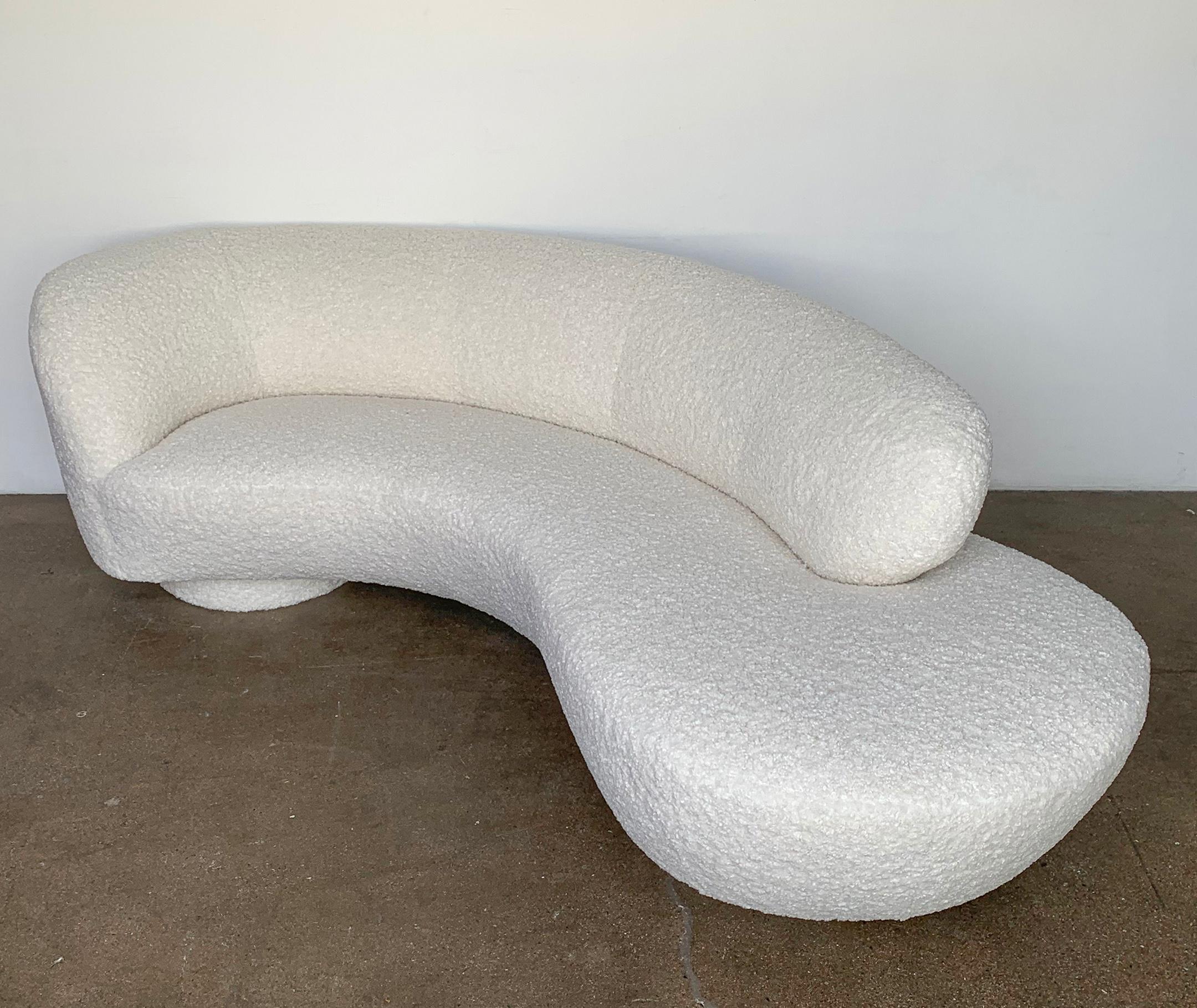 Vladimir Kagan Directional Serpentine Cloud Sofa in Ivory Boucle 2