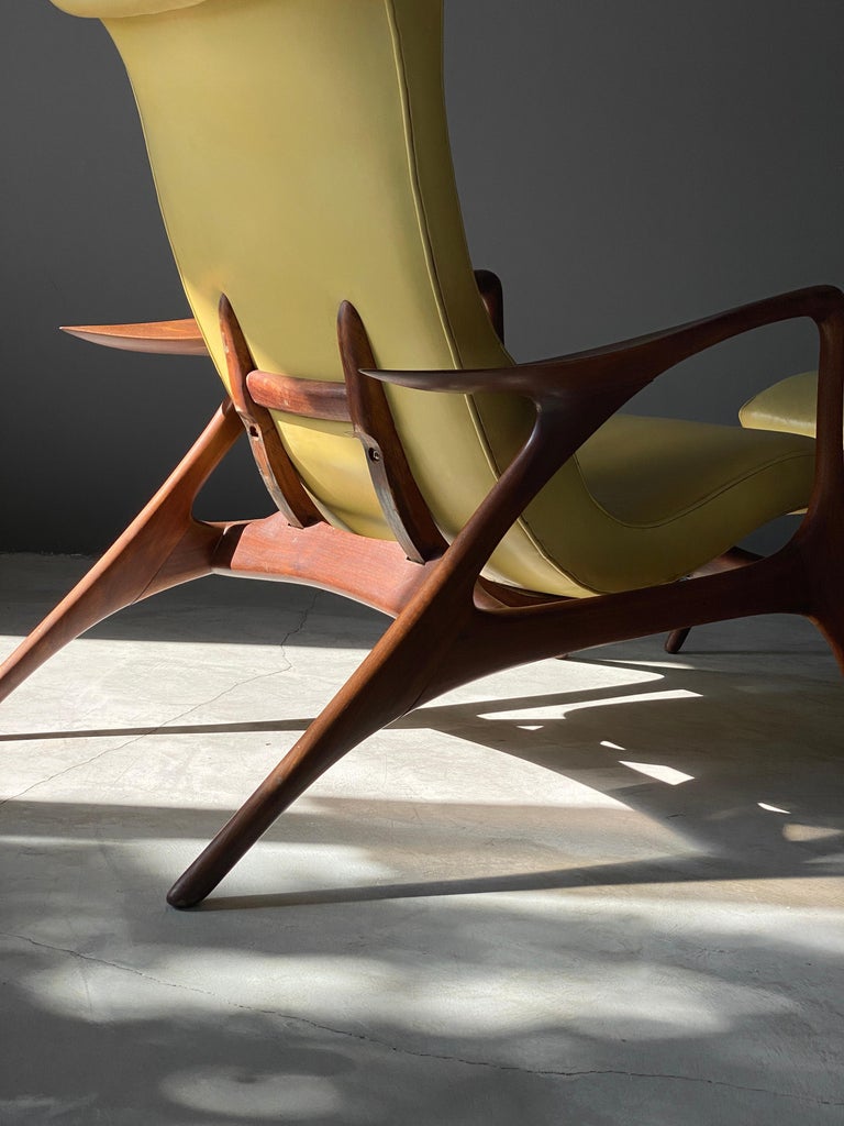 Vladimir Kagan, Early Contour Lounge Chair, Walnut, Yellow Leather, Studio, 1953 In Good Condition In West Palm Beach, FL