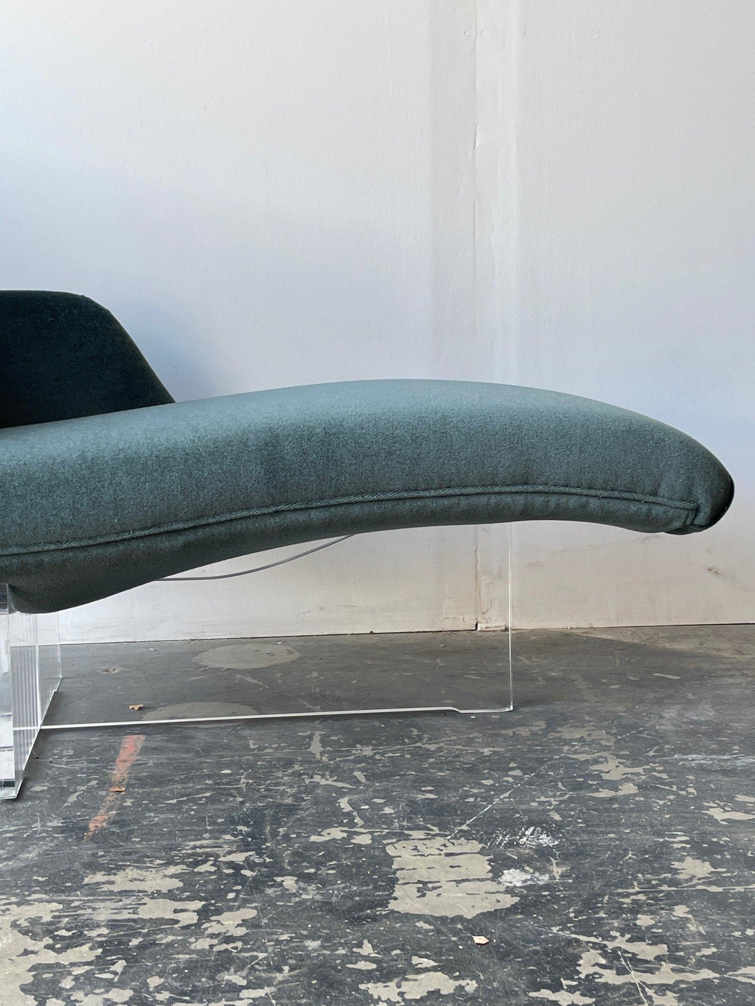 Vladimir Kagan Erica Chaise Lounge Chair in Mohair For Sale 1