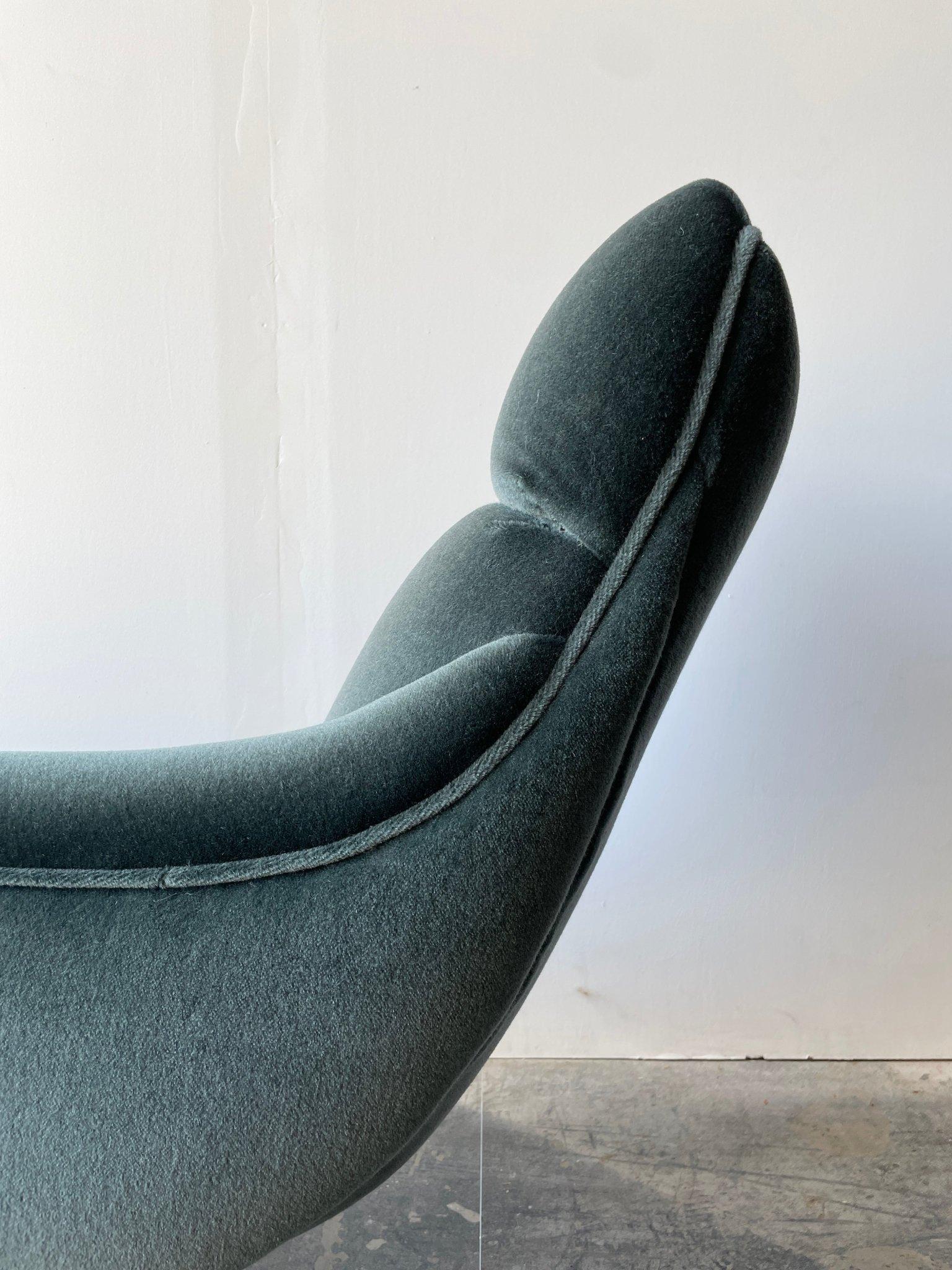American Vladimir Kagan Erica Chaise Lounge Chair in Mohair For Sale