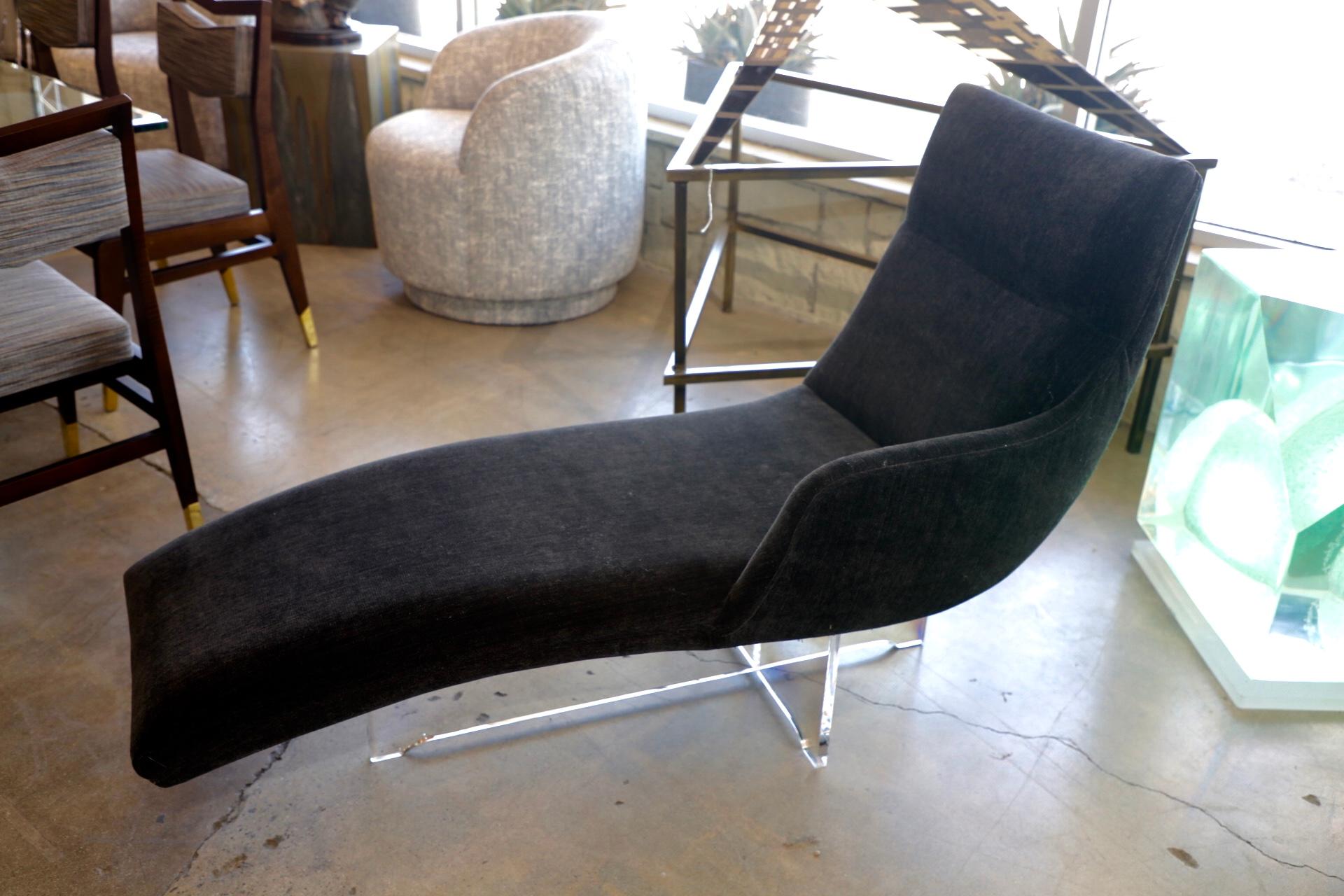 Vladimir Kagan Erica Chaise In Good Condition In Palm Springs, CA
