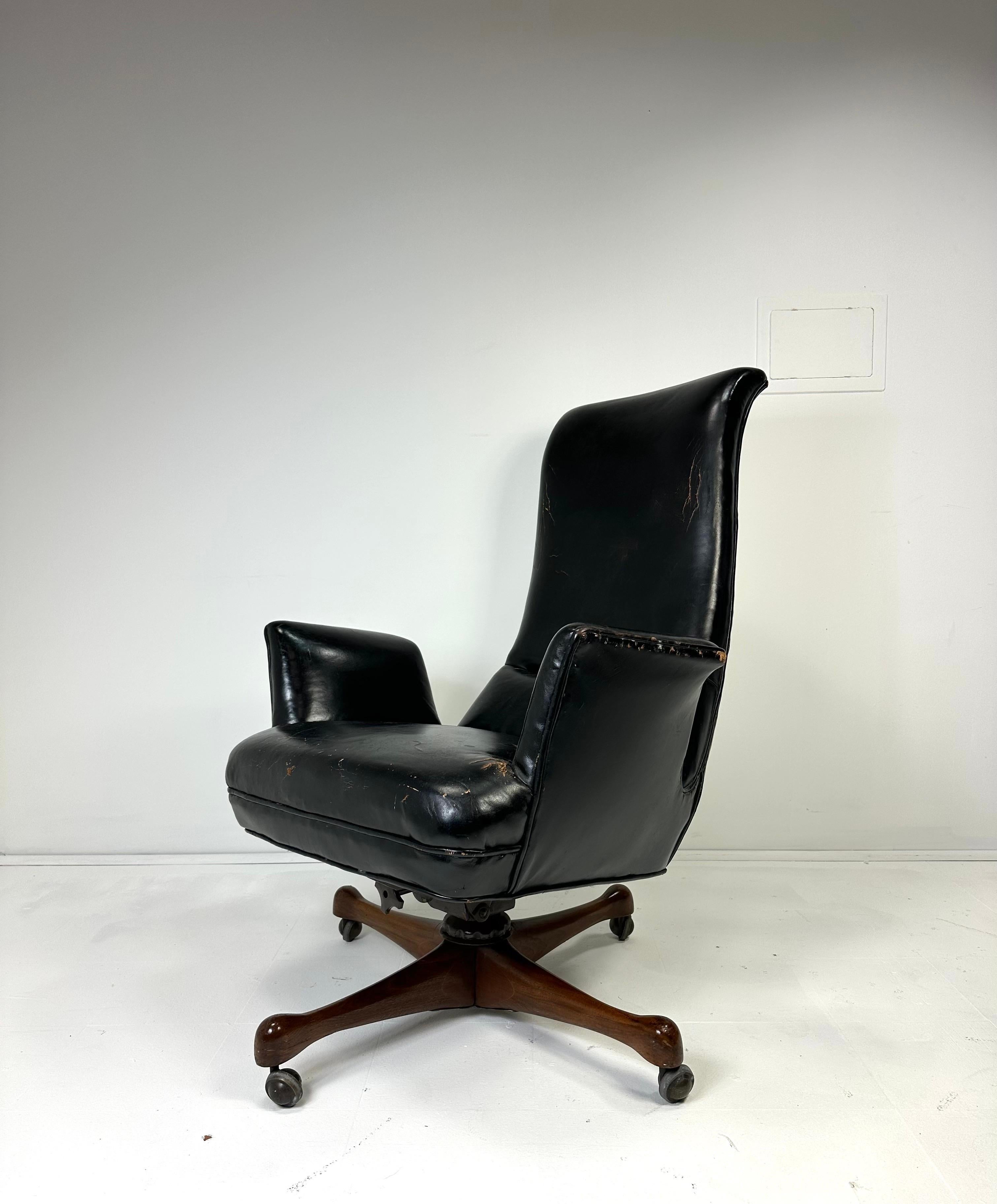 Vladimir Kagan Executive Chair In Good Condition For Sale In Turners Falls, MA