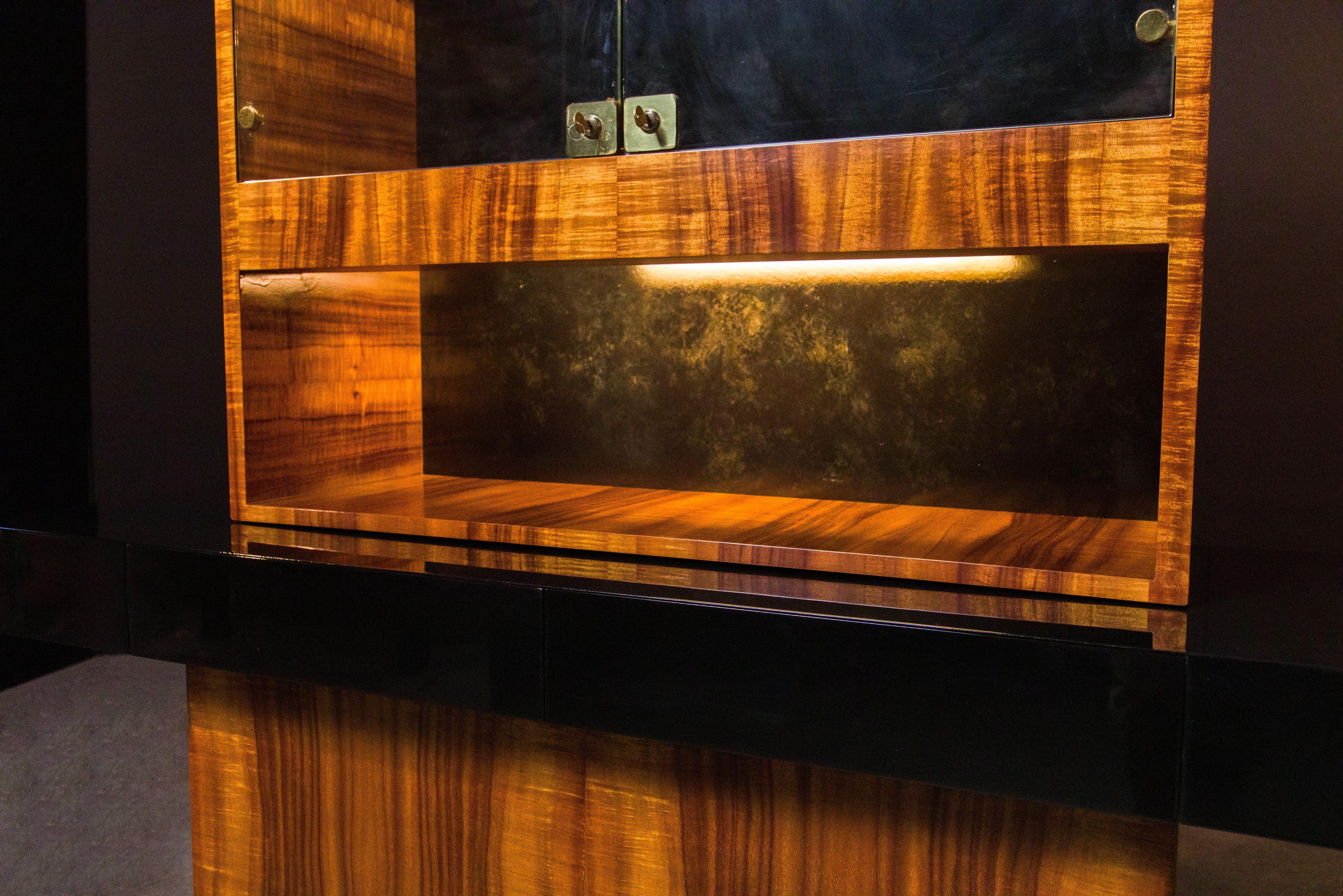 Vladimir Kagan Exotic Wood Illuminated Sideboard Bar Cabinet, c 1970s, Signed For Sale 9