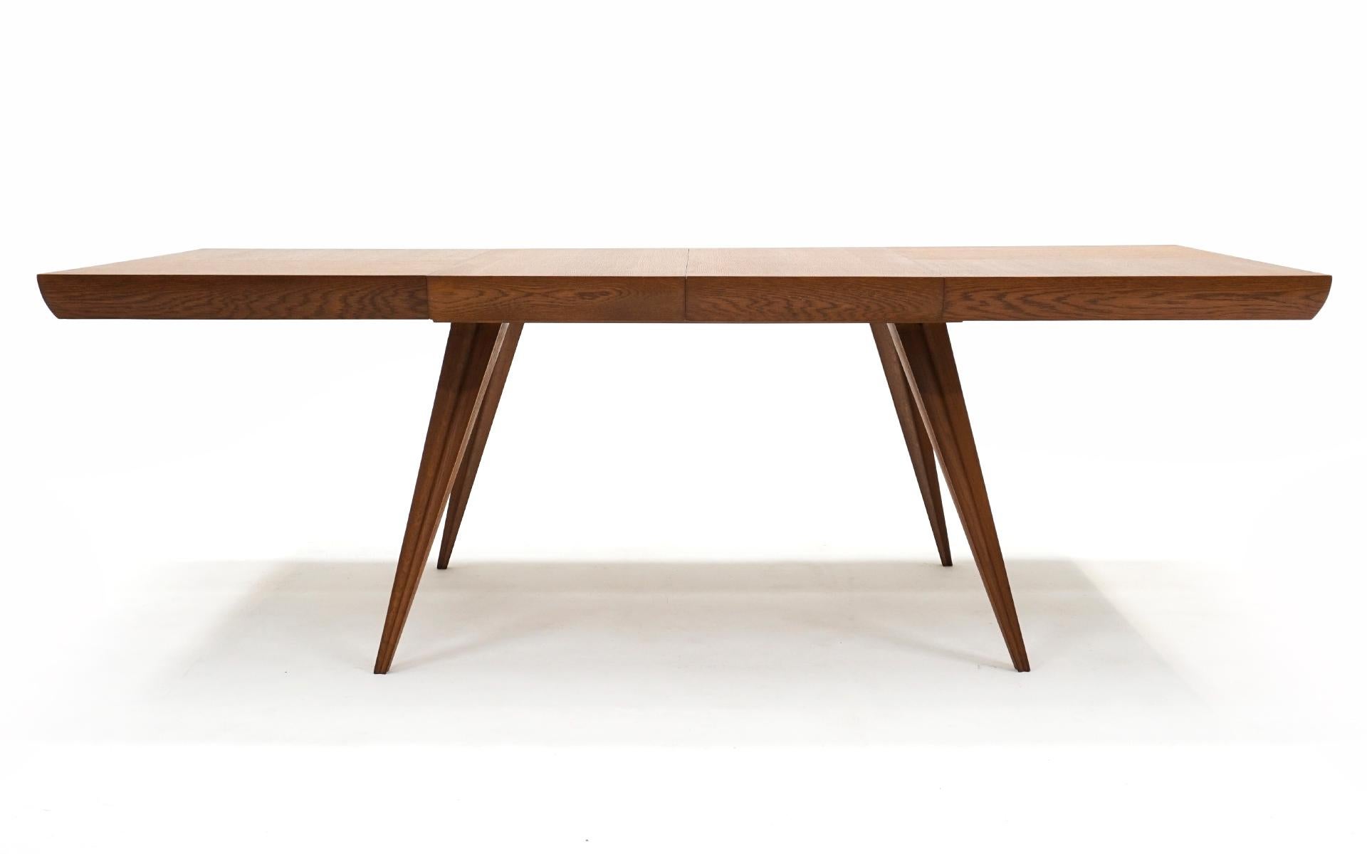 Vladimir Kagan Expandable Dining Table with Leaves. Oak.  Custom Made. In Excellent Condition For Sale In Kansas City, MO