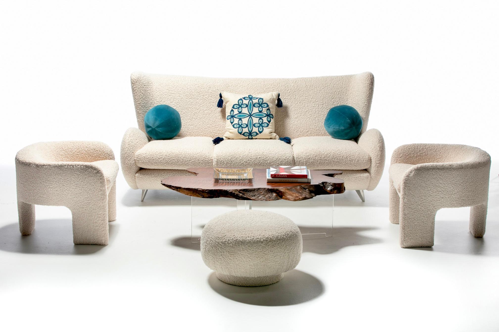 Vladimir Kagan Fiftyish Sofa aus superweichem elfenbeinweißem Bouclé (Moderne der Mitte des Jahrhunderts) im Angebot