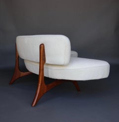 Vladimir Kagan Sofa mit schwebender Sitzfläche und Rückenlehne, signiert von Kagan.