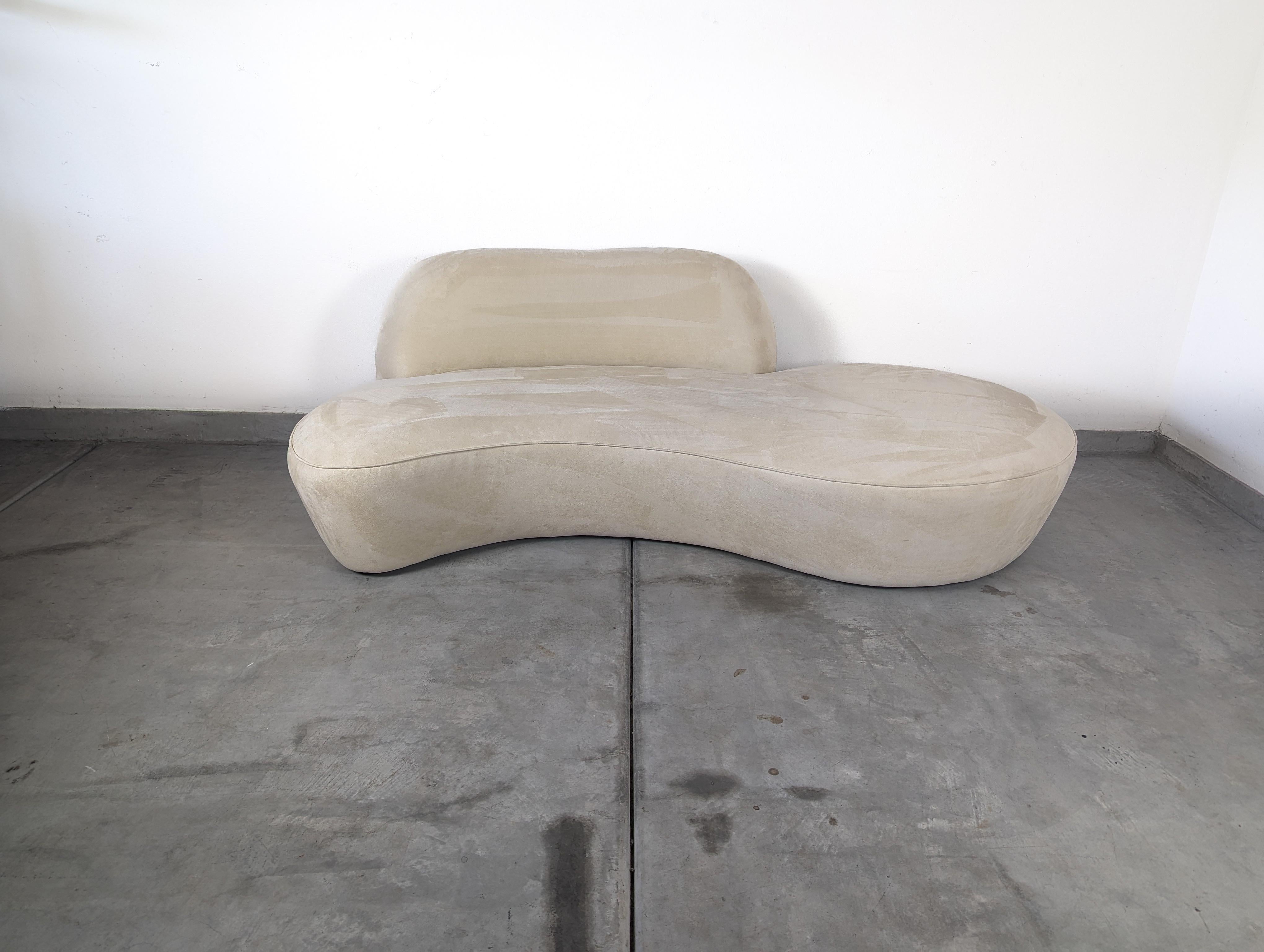 Vladimir Kagan for American Leather Curved 'Zoe' Sofa In Excellent Condition For Sale In Chino Hills, CA