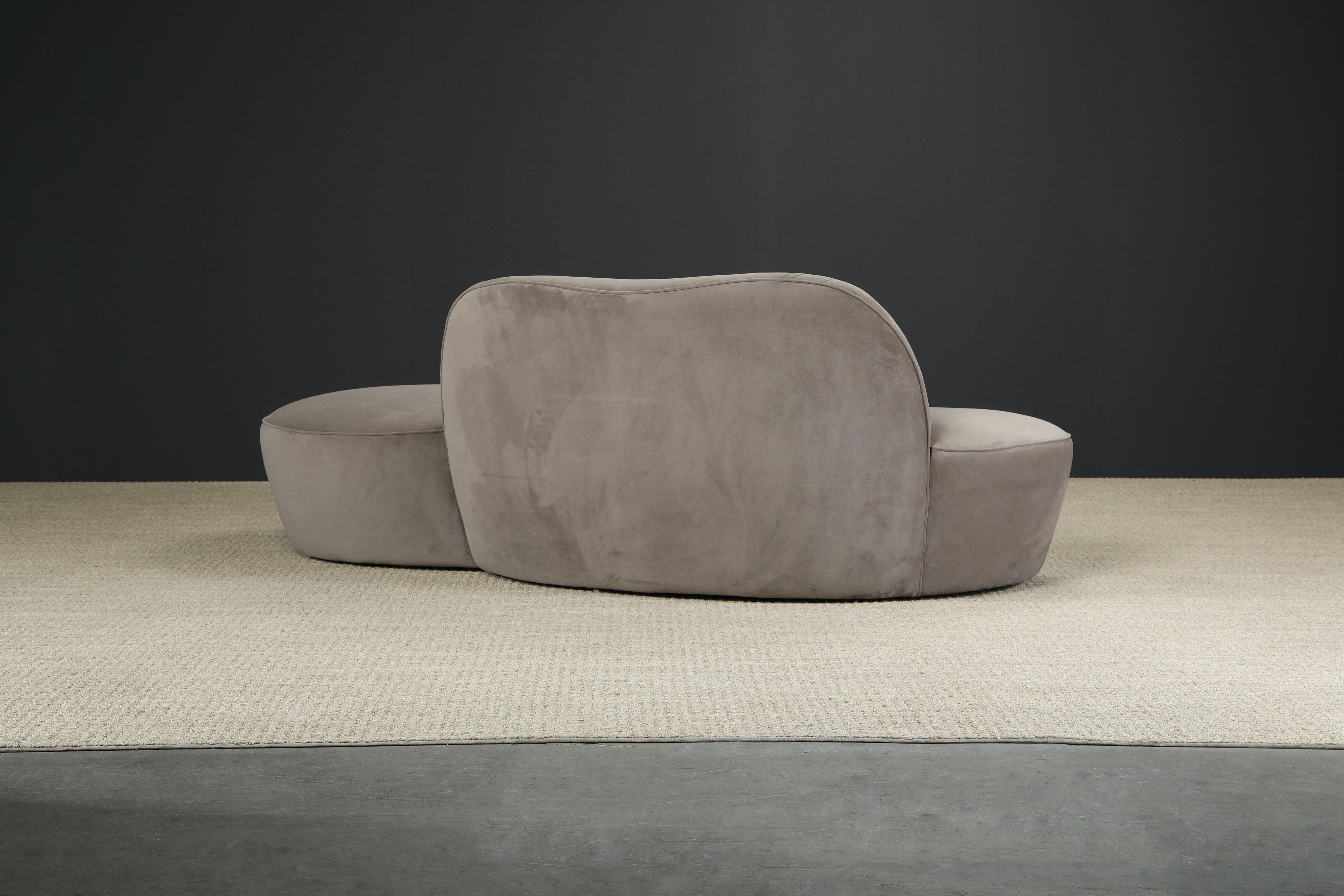 Ultrasuede Canapé « Zoe » en cuir gris Alcantara de Vladimir Kagan pour American Leather, signé en vente