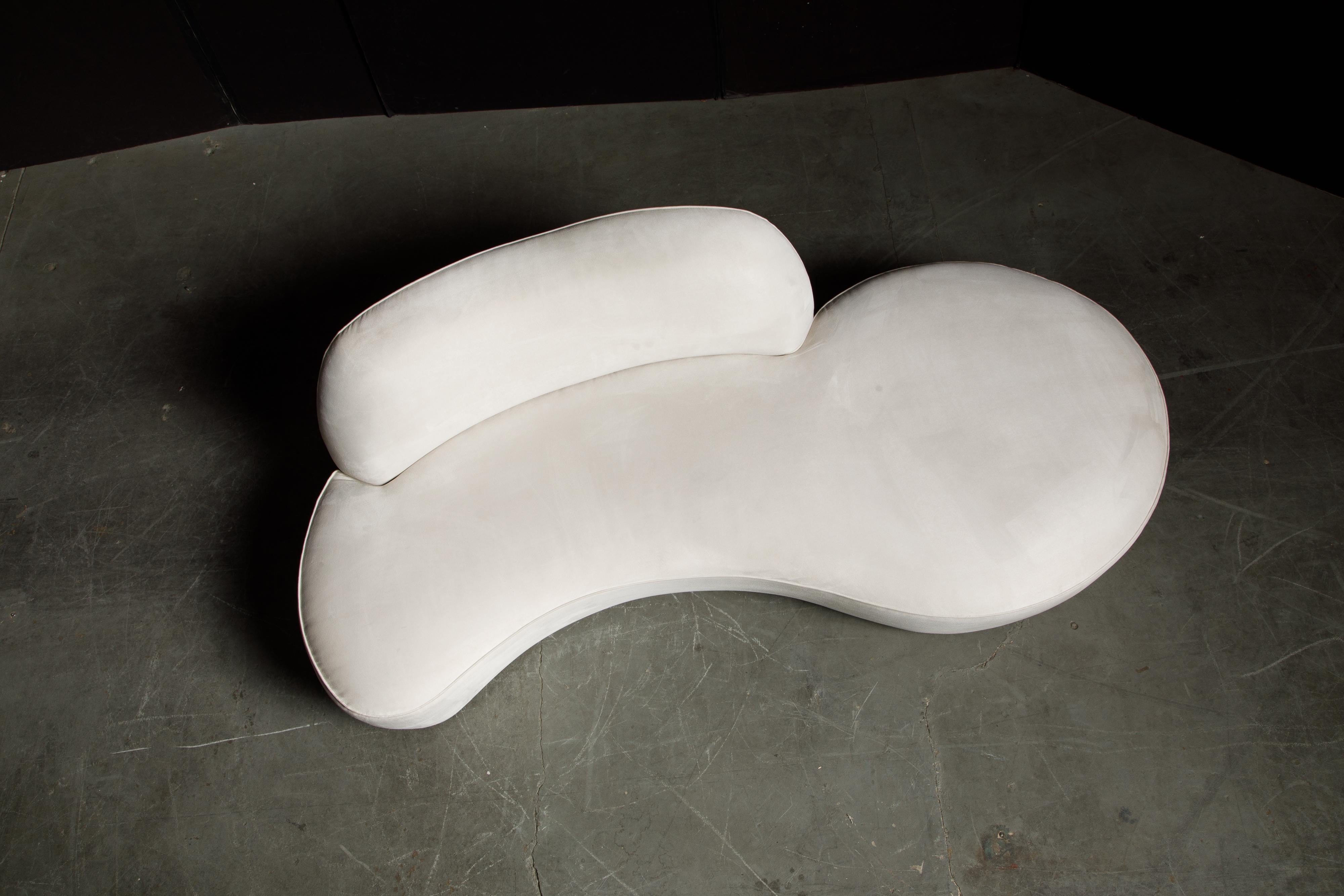 Vladimir Kagan for American Leather 'Zoe' Sofa in White Alcantara, Signed In Good Condition In Los Angeles, CA