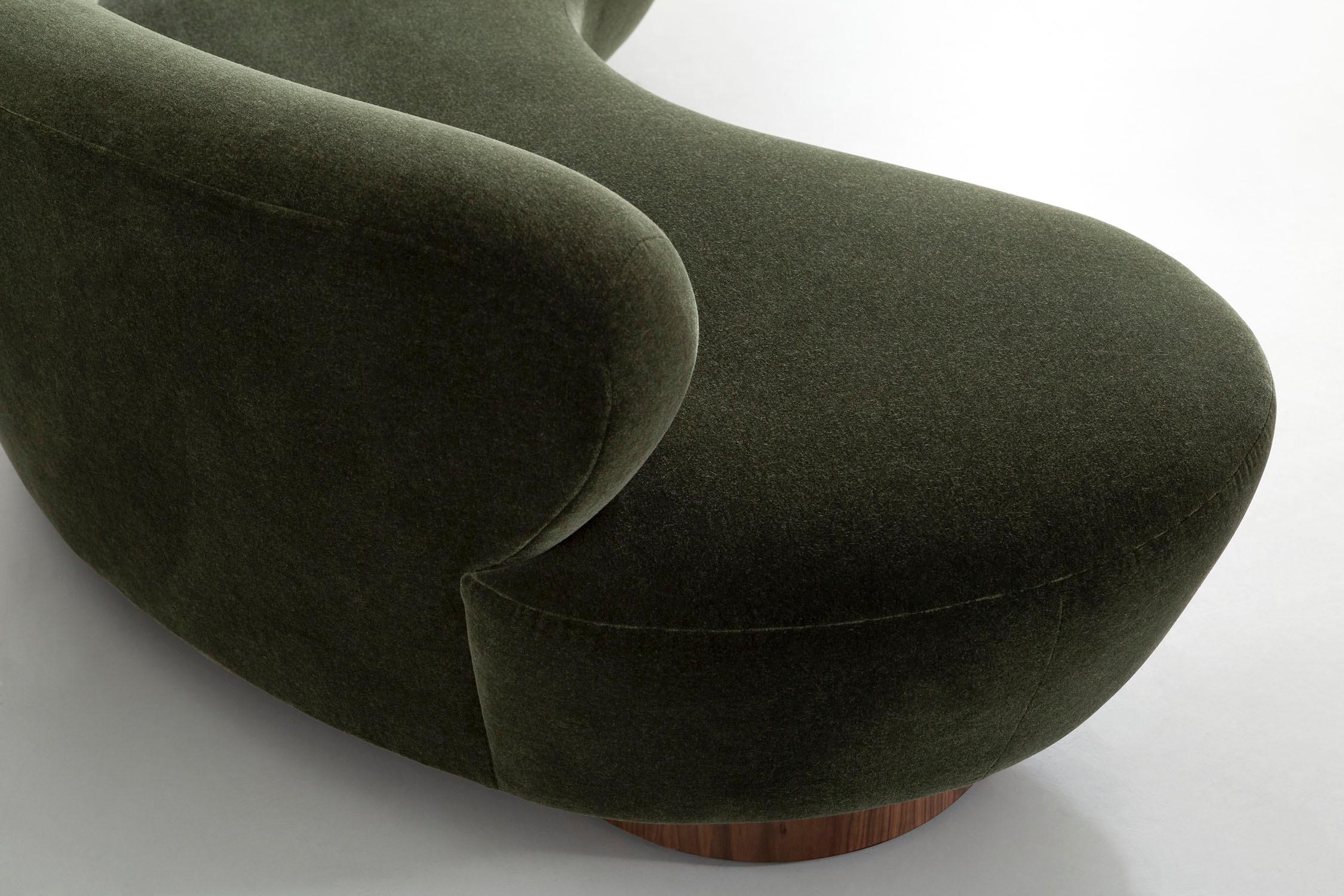 Vladimir Kagan for Directional Cloud Sofa Freshly Reupholstered in Mohair In Excellent Condition In Chicago, IL