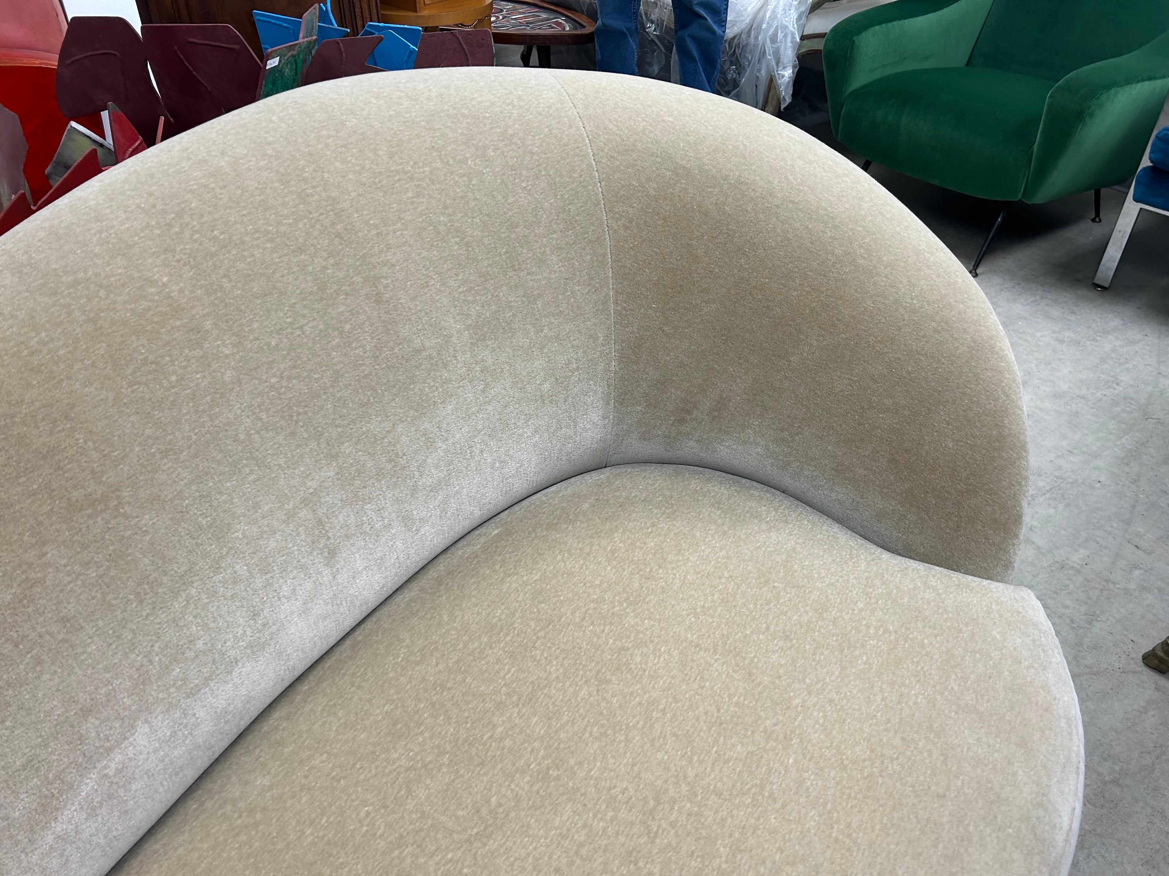 Vladimir Kagan Para Sofá Nube Direccional En Mohair en venta 1