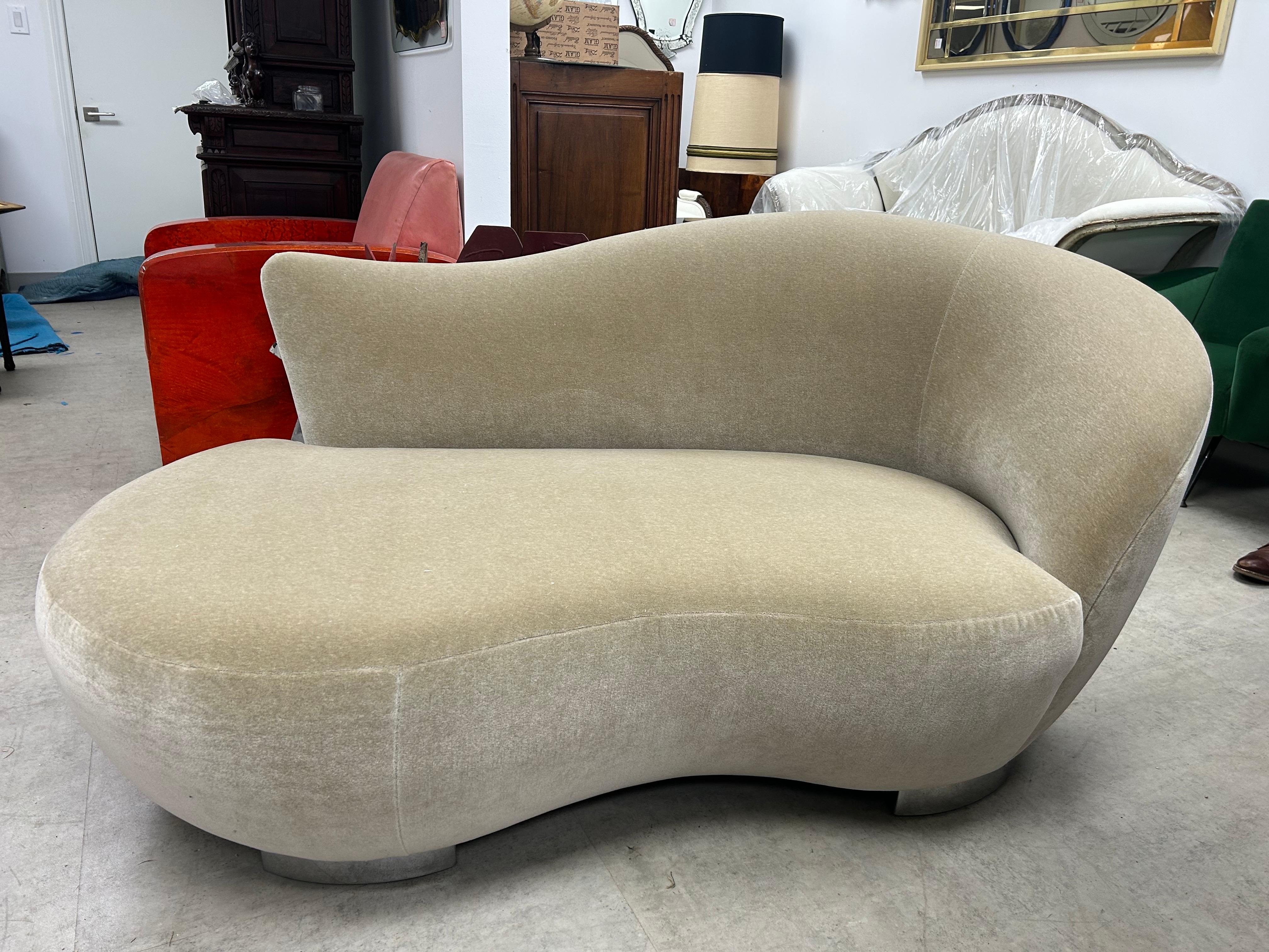 Vladimir Kagan Para Sofá Nube Direccional En Mohair en venta 2