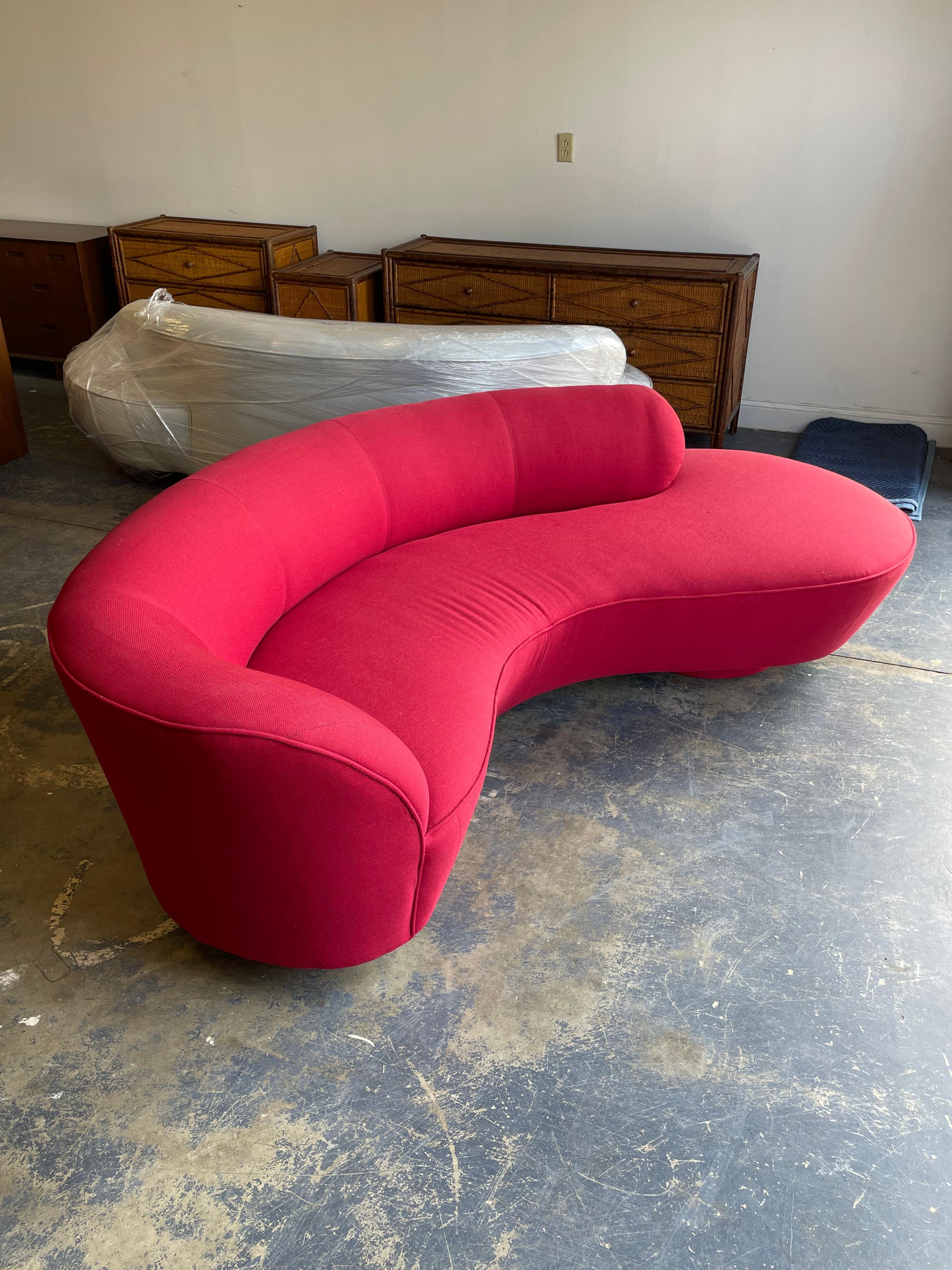 Iconic Vladimir Kagan Cloud or Serpentine sofa in original polyester blend fabric with lucite support. Organic shape blends well with a variety of interiors. Strong vibrant color.