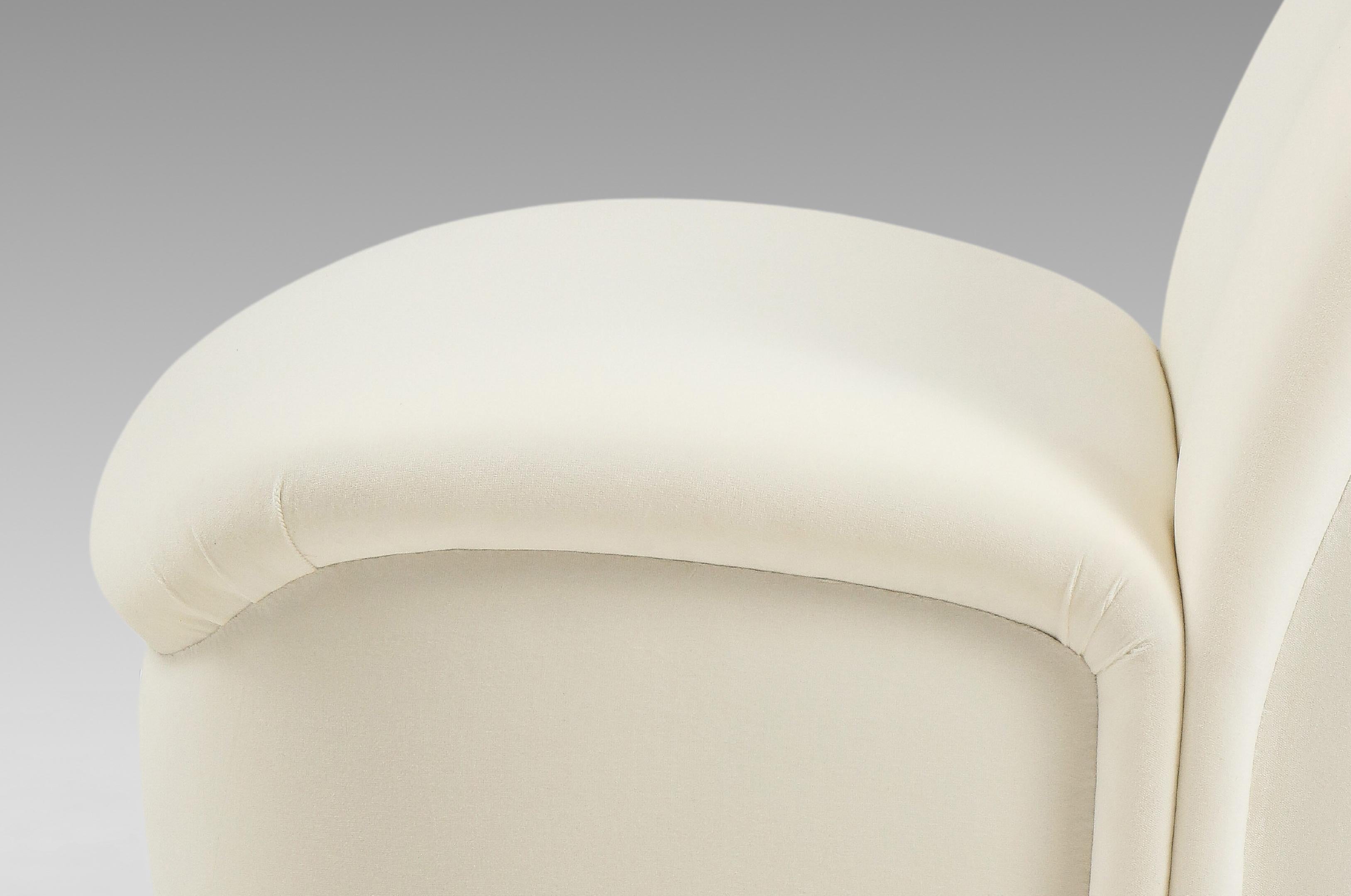1970s Directional Pair of Swivel Lounge Chairs in Ivory Velvet For Sale 4