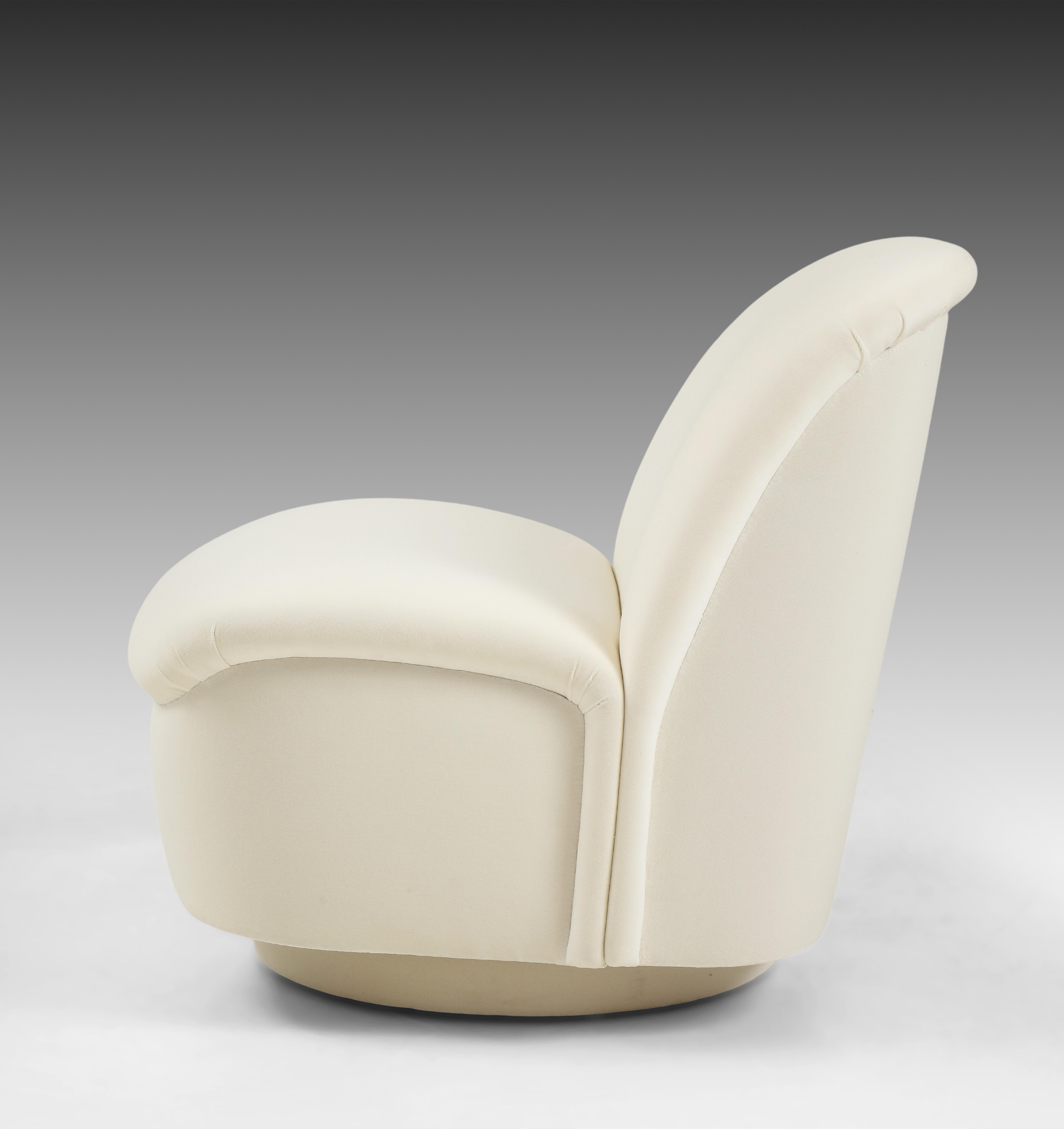 Late 20th Century 1970s Directional Pair of Swivel Lounge Chairs in Ivory Velvet  For Sale