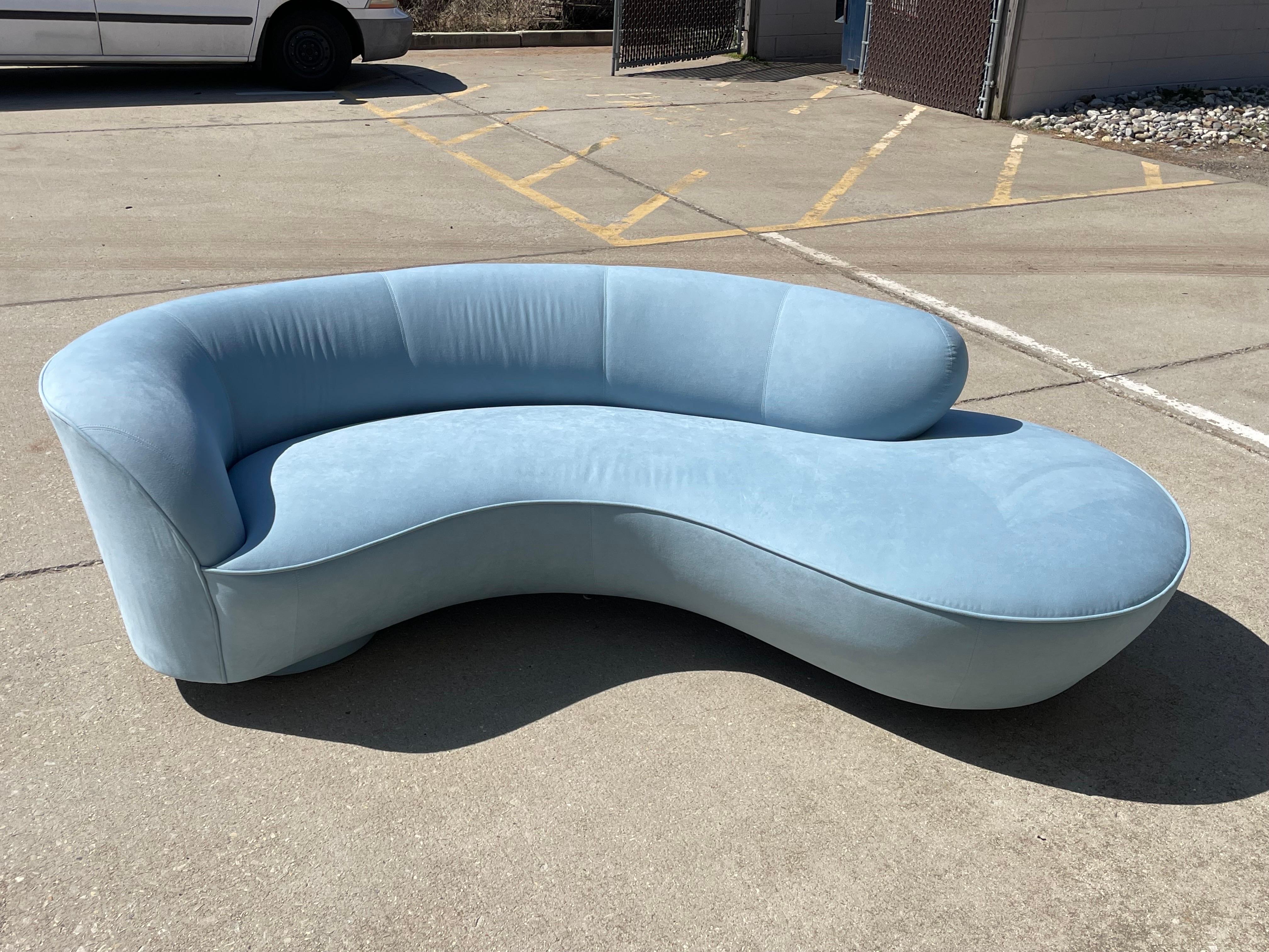 Vladimir Kagan for Directional Serpentine Cloud Sofa with Lucite Support 3