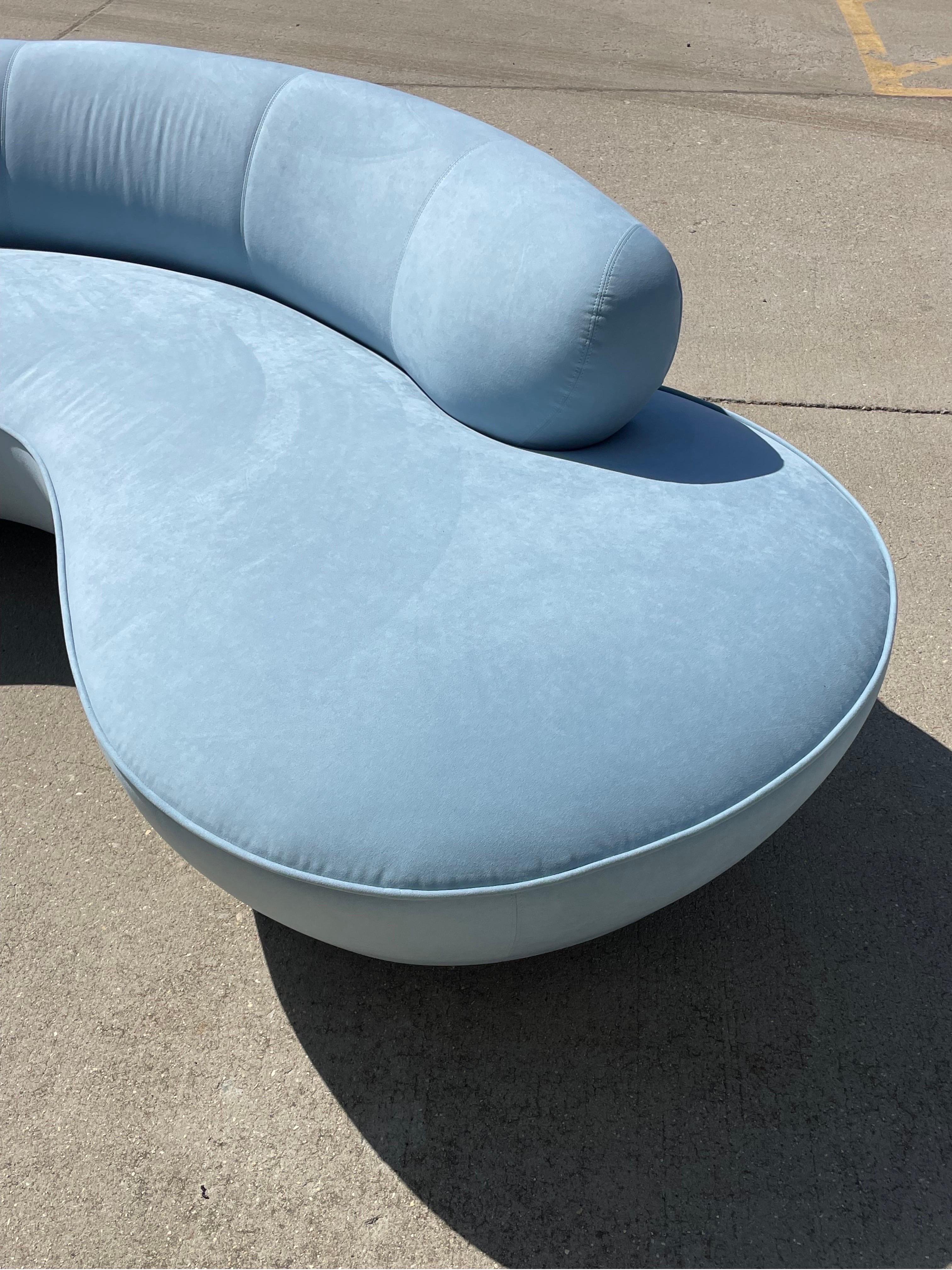 Vladimir Kagan for Directional Serpentine Cloud Sofa with Lucite Support 4