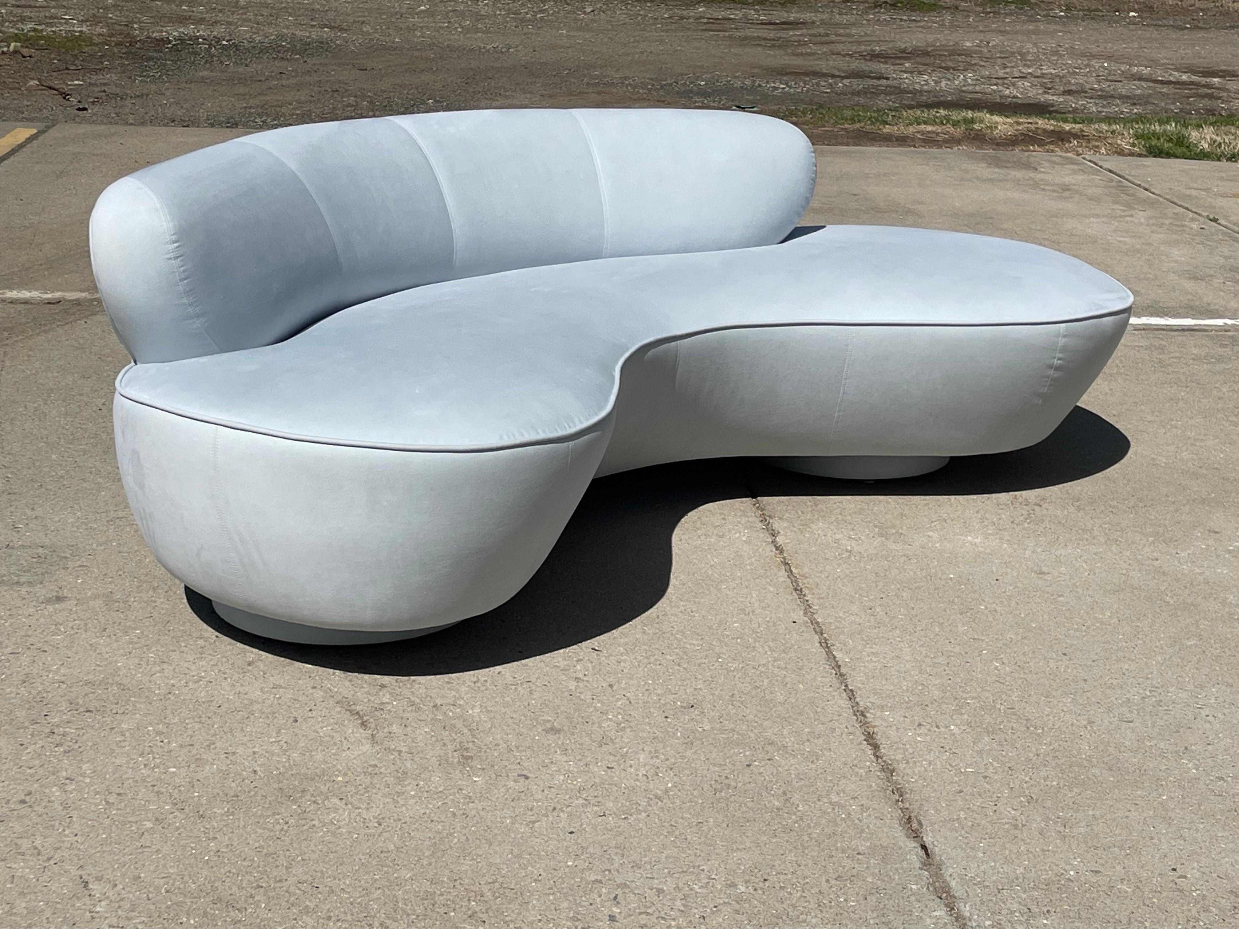 Vladimir Kagan for Directional Serpentine Cloud Sofa with Lucite Support 2
