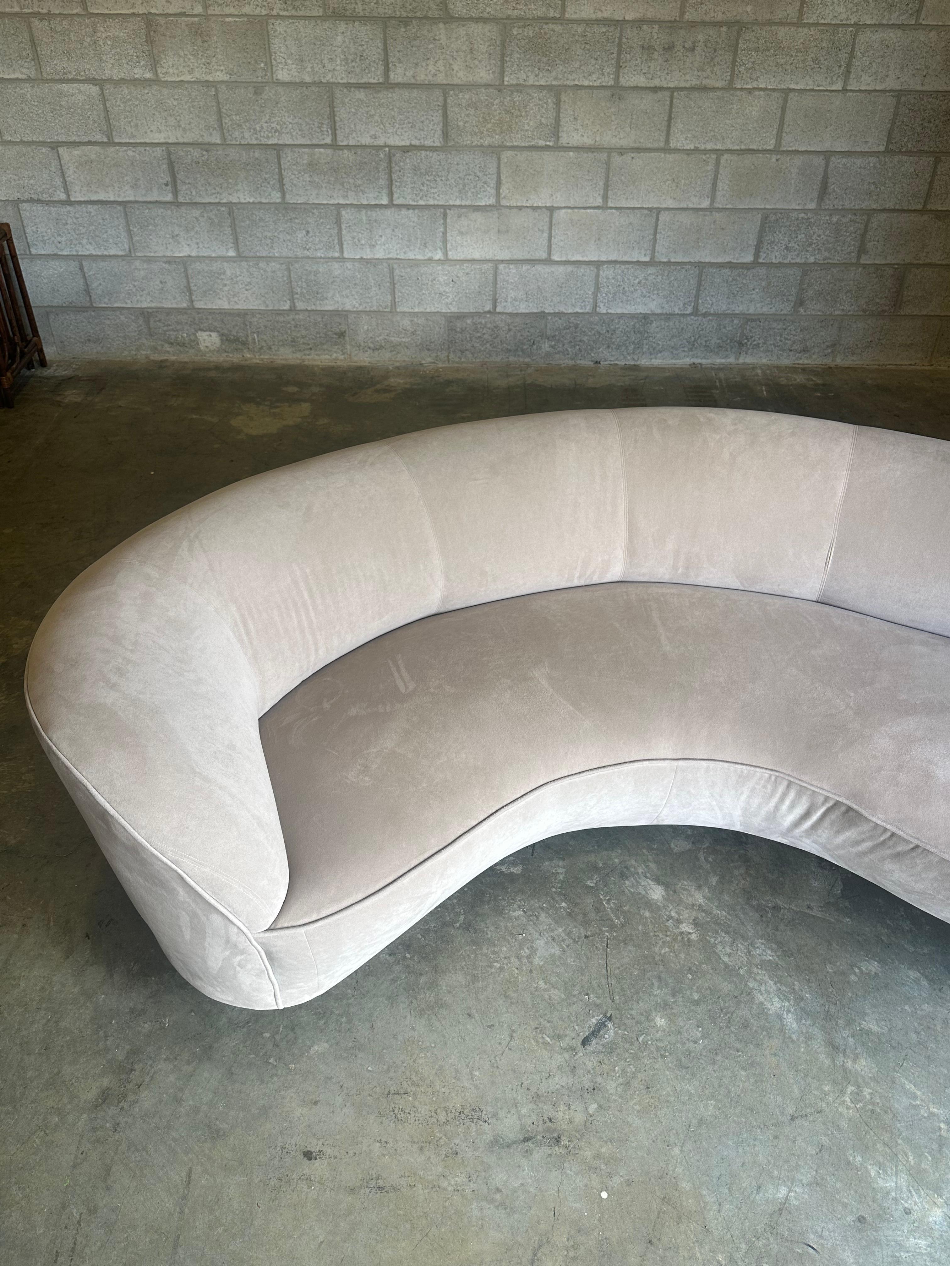 Vladimir Kagan for Directional Sofa with Lucite Support 5