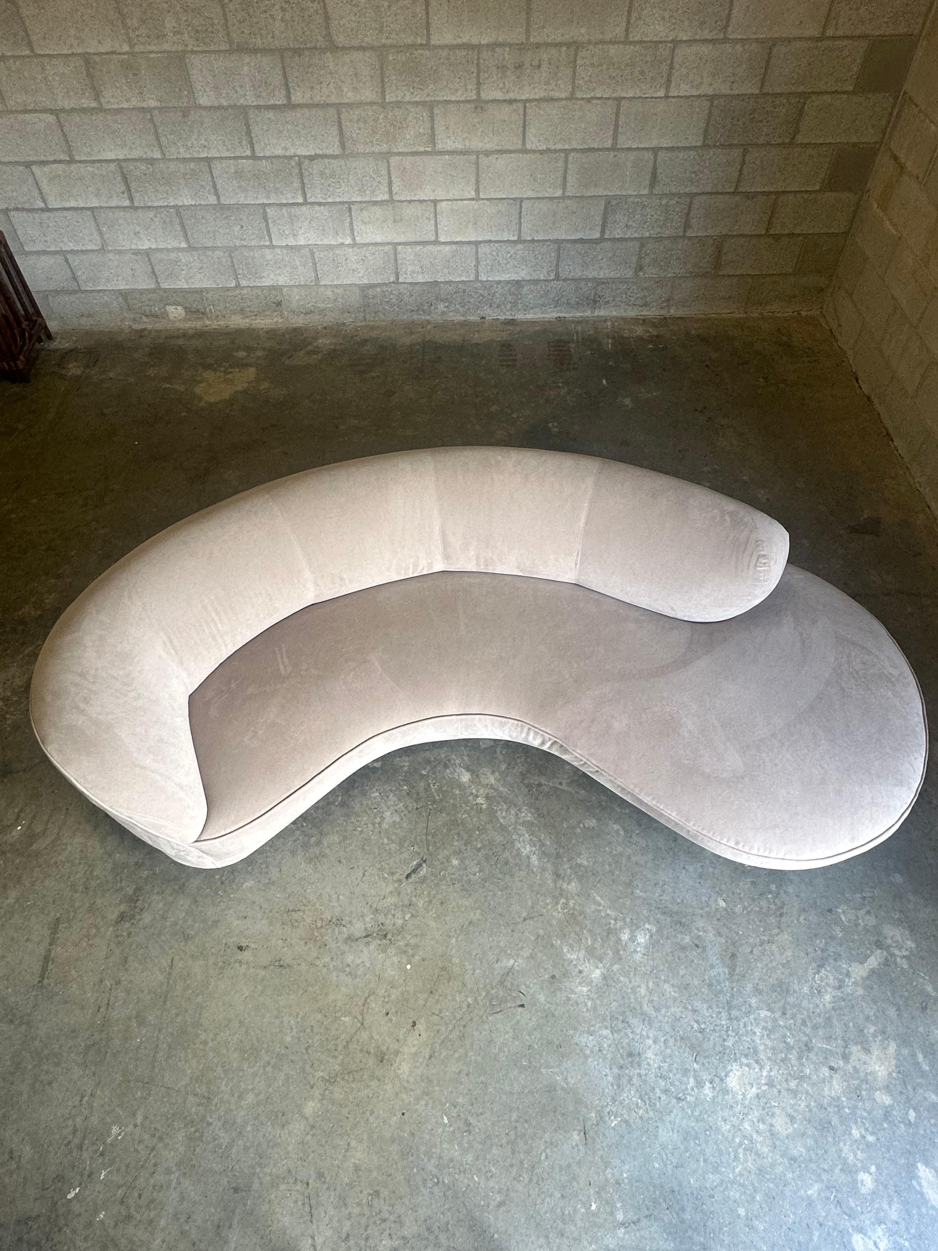 Vladimir Kagan cloud or serpentine sofa for Directional with desirable lucite support. A couple small issues, priced with reupholstery in mind.

Would work well in a variety of interiors such as modern, mid century modern, contemporary, etc. Piece