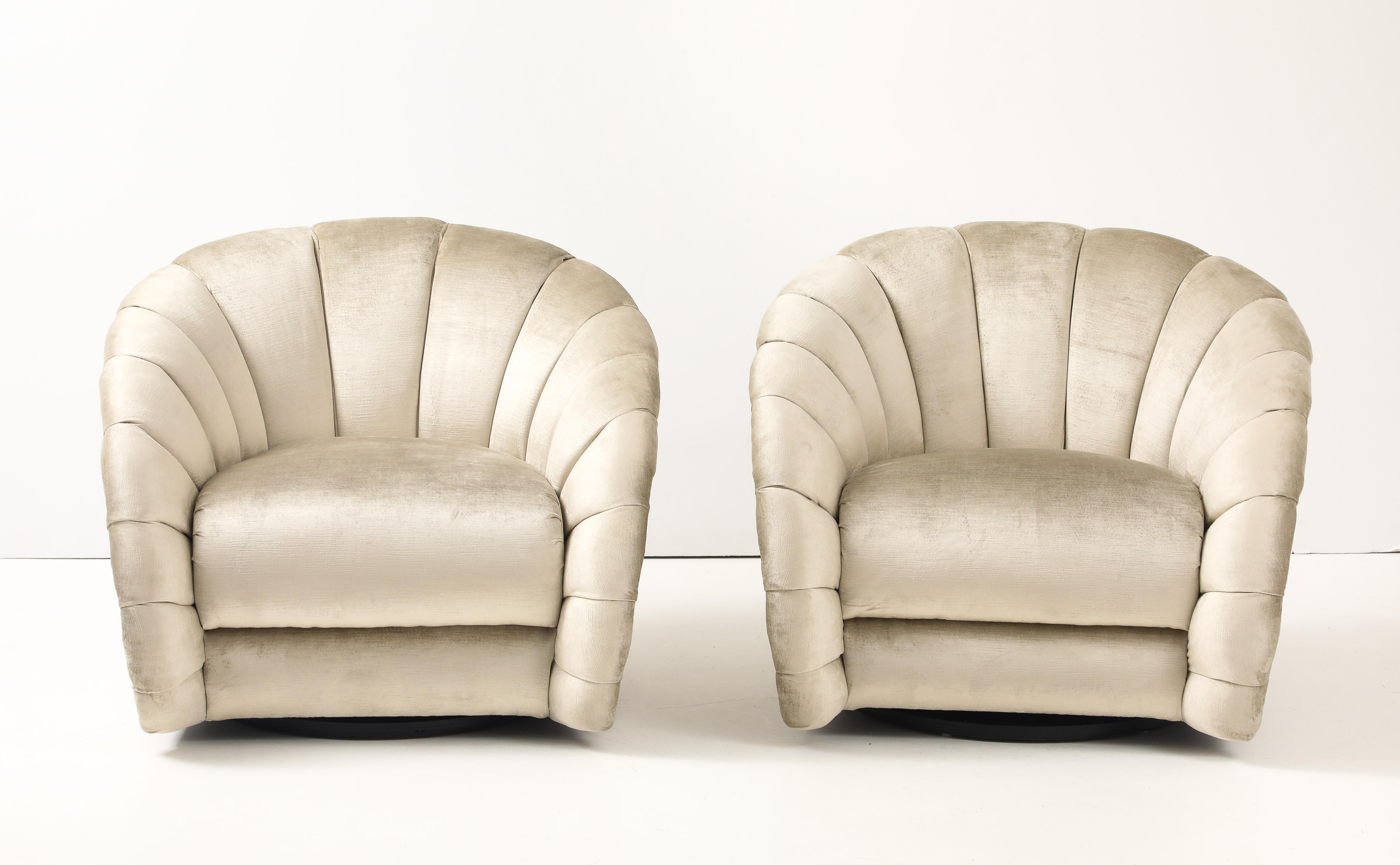 Vladimir Kagan für Directional Swivel Lounge Chairs In Samt im Angebot 5