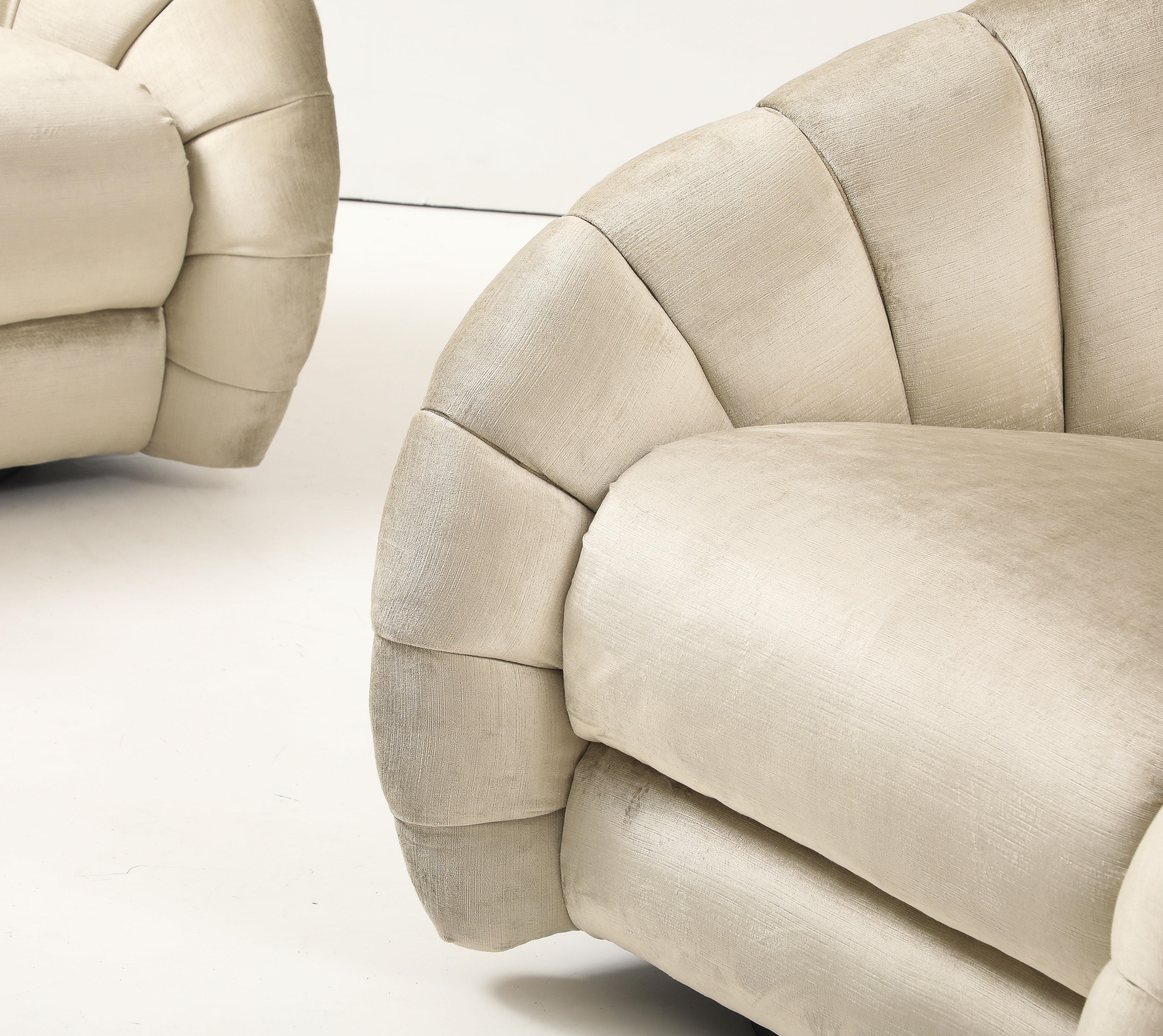 Vladimir Kagan für Directional Swivel Lounge Chairs In Samt (Moderne der Mitte des Jahrhunderts) im Angebot