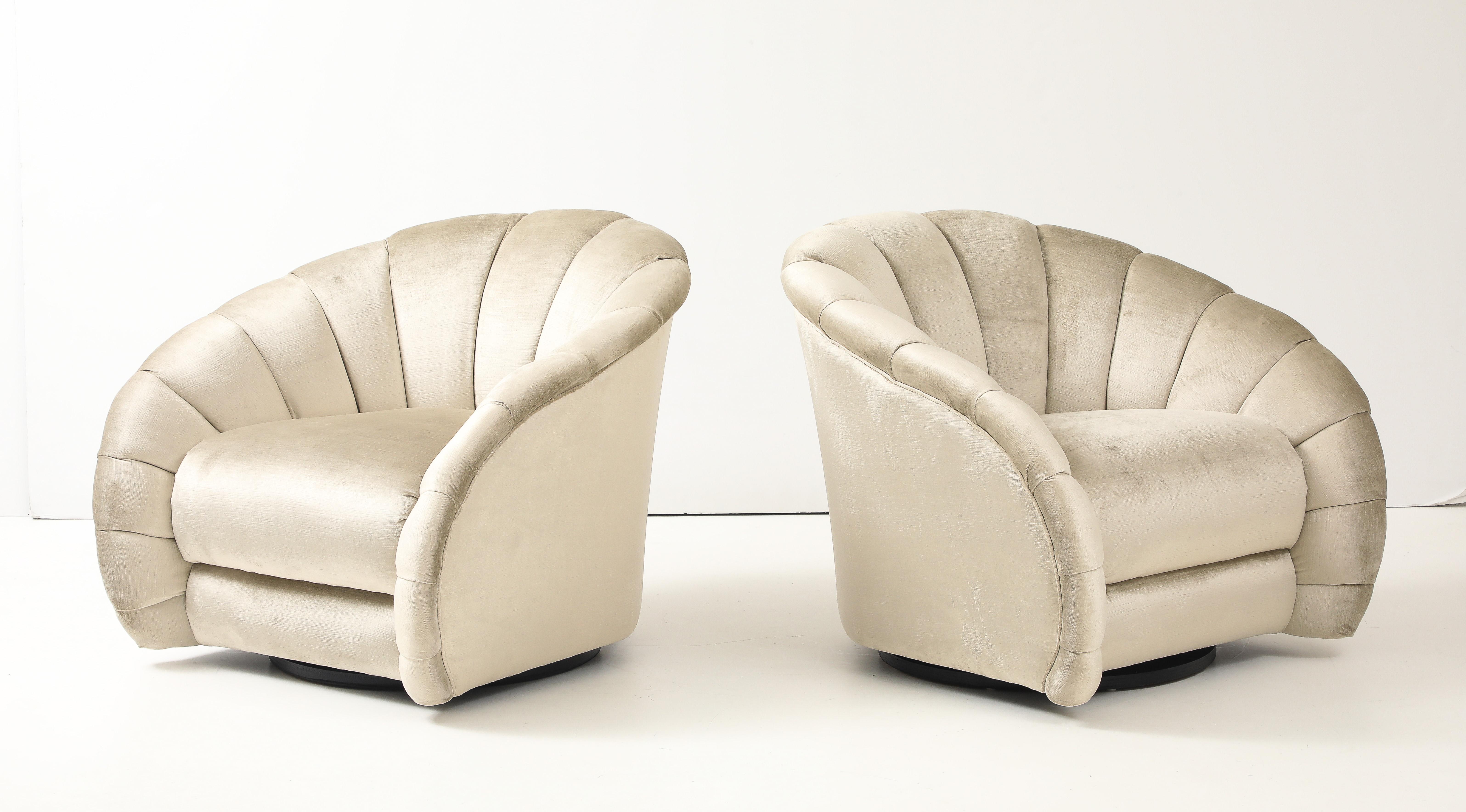 Vladimir Kagan für Directional Swivel Lounge Chairs In Samt im Angebot 2