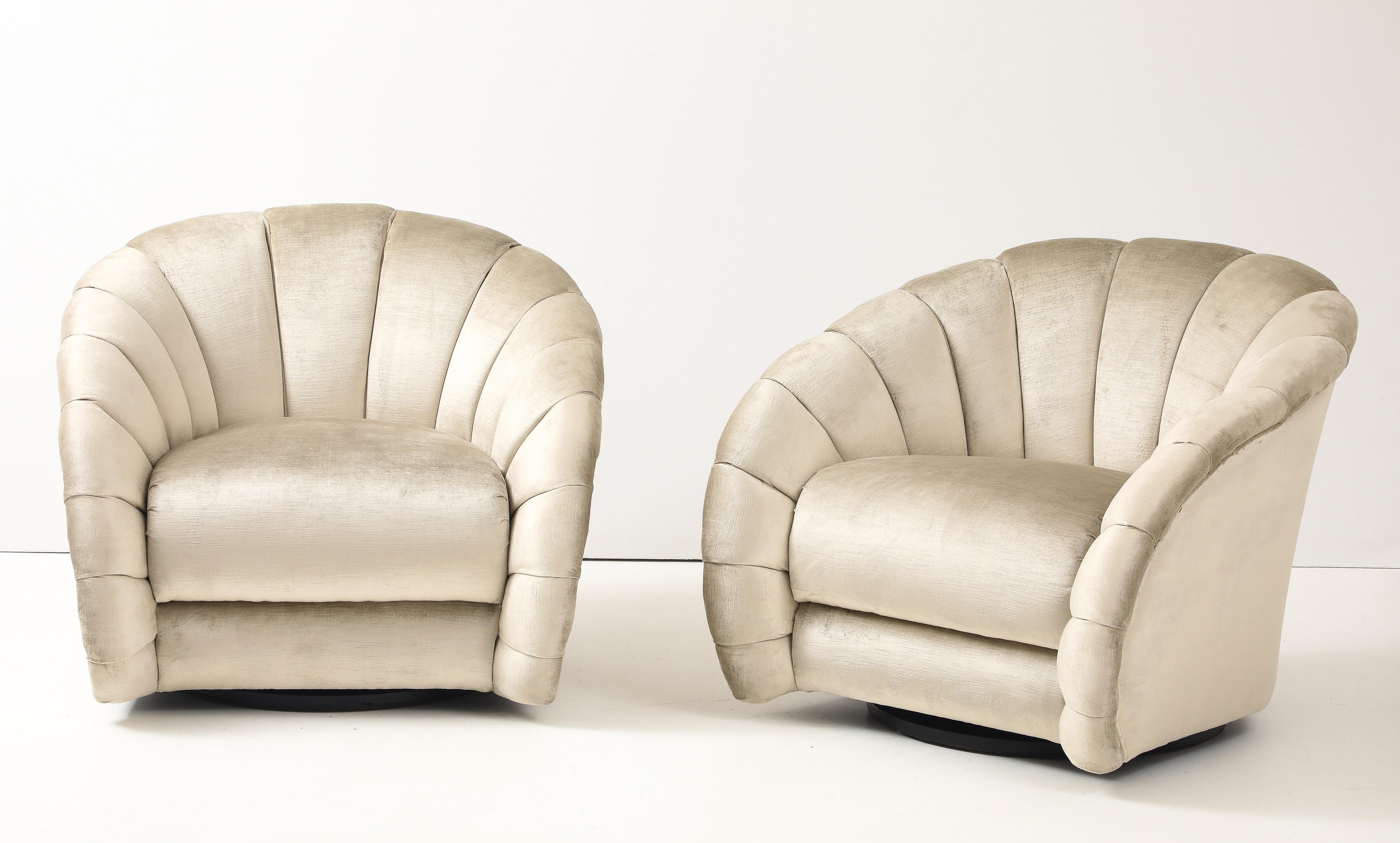 Vladimir Kagan für Directional Swivel Lounge Chairs In Samt im Angebot 3