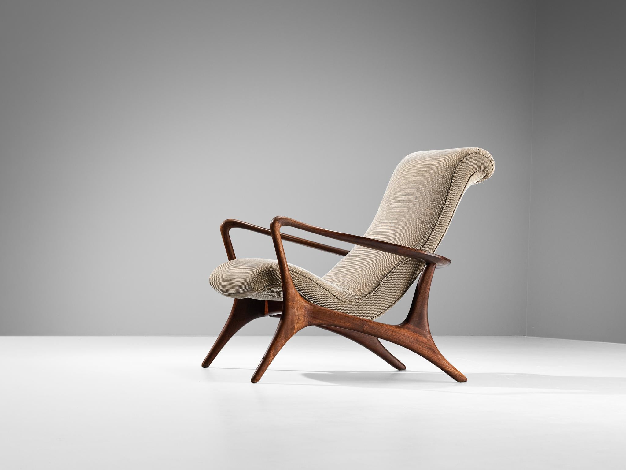 Vladimir Kagan for Dreyfuss, 'Contour' lounge chair, fabric, walnut, United States, 1953

Created in 1953, this 'Contour' armchair is designed by Vladimir Kagan for Kagan-Dreyfuss Collection. The pure beauty of nature is truly what is on show with