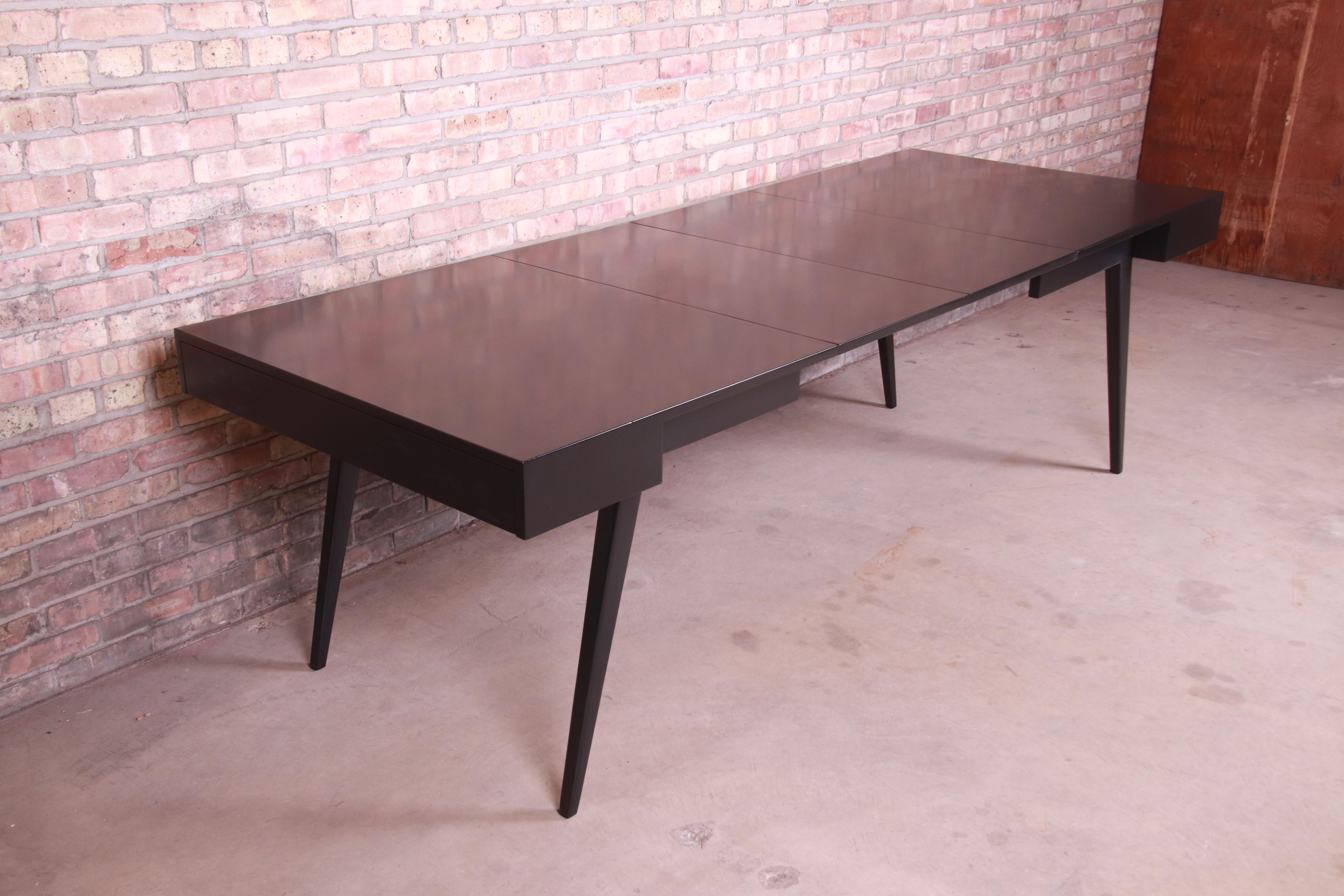 An exceptional Mid-Century Modern black lacquered walnut extension dining table

By Vladimir Kagan for Grosfeld House

USA, 1950s

Measures: 61.5