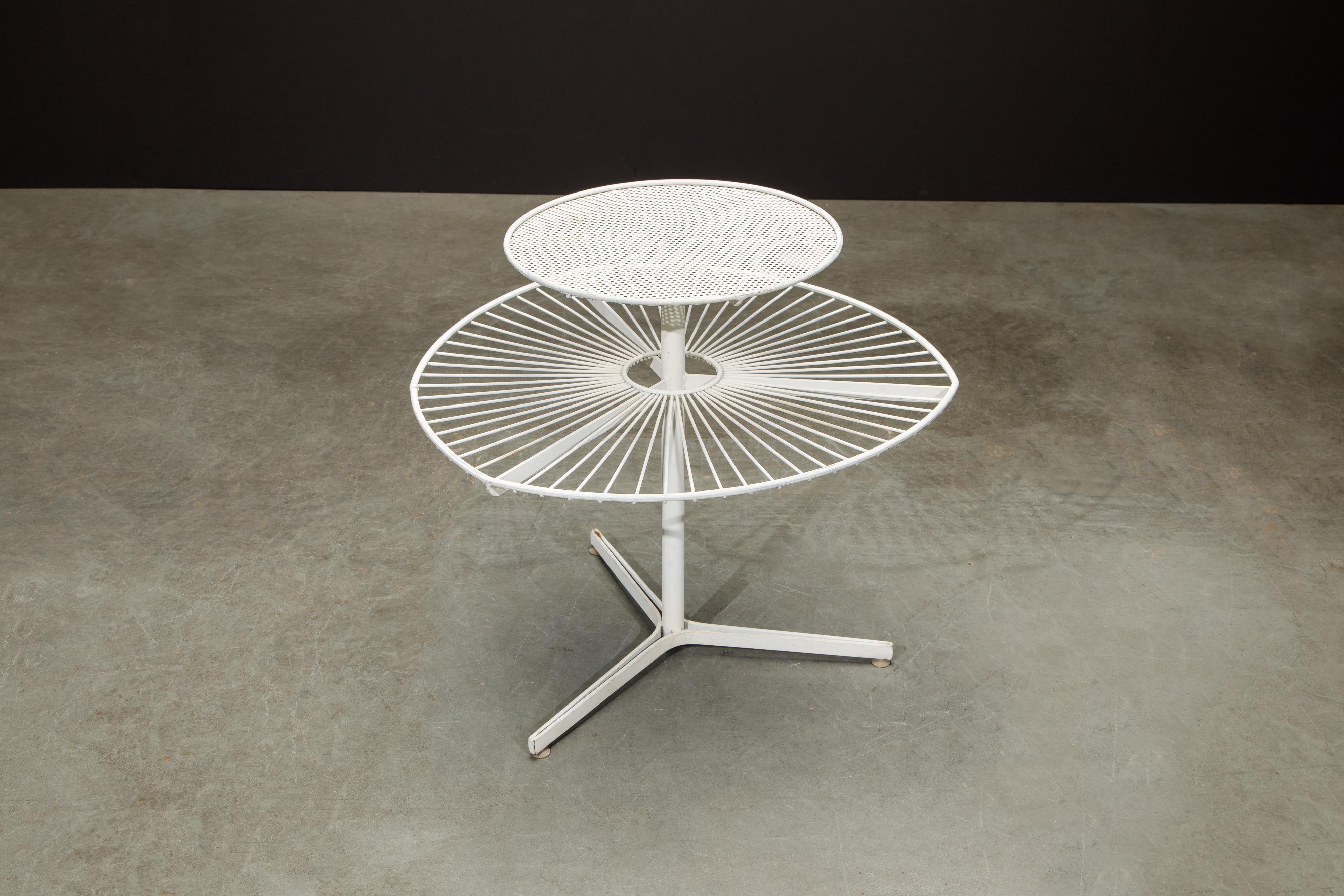 Vladimir Kagan for Kagan-Dreyfuss 'Capricorn' Tiered Side Table, circa 1958 In Good Condition For Sale In Los Angeles, CA