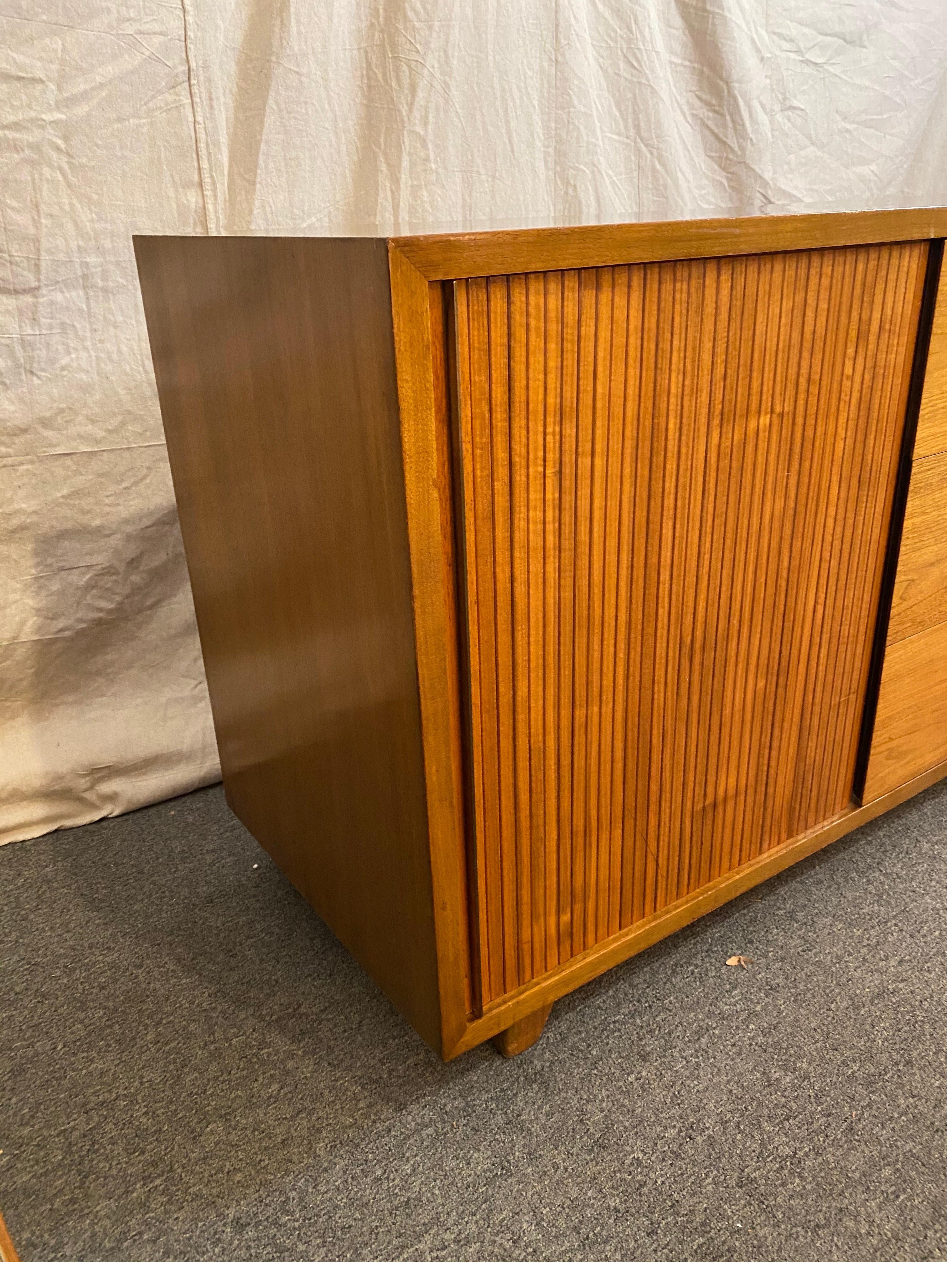 Crédence ou armoire de chambre à coucher Vladimir Kagan pour Kagan/ Dreyfuss en vente 5