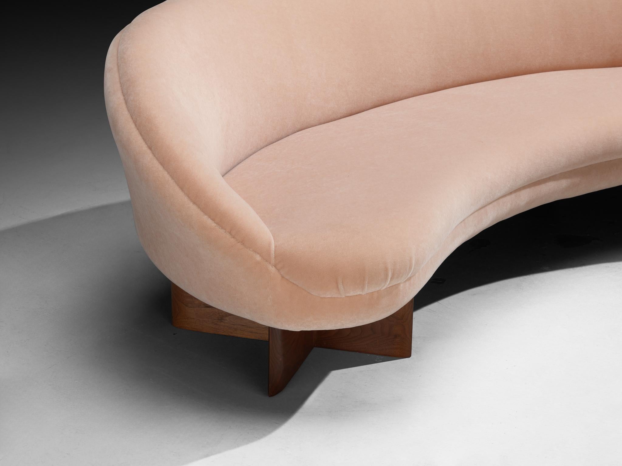 Metà XX secolo Divano '6999' in mohair e noce di Vladimir Kagan per Kagan-Dreyfuss, Inc. in vendita