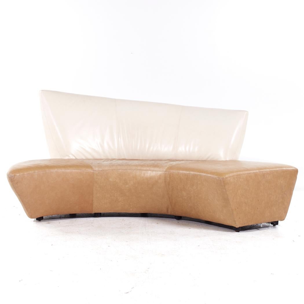 Vladimir Kagan para Preview Sofá Serpentine de mediados de siglo

Este sofá mide 74 de ancho x 36 de fondo x 38,25 pulgadas de alto, con una altura del asiento de 16,5 pulgadas

Todos los muebles pueden adquirirse en lo que denominamos estado