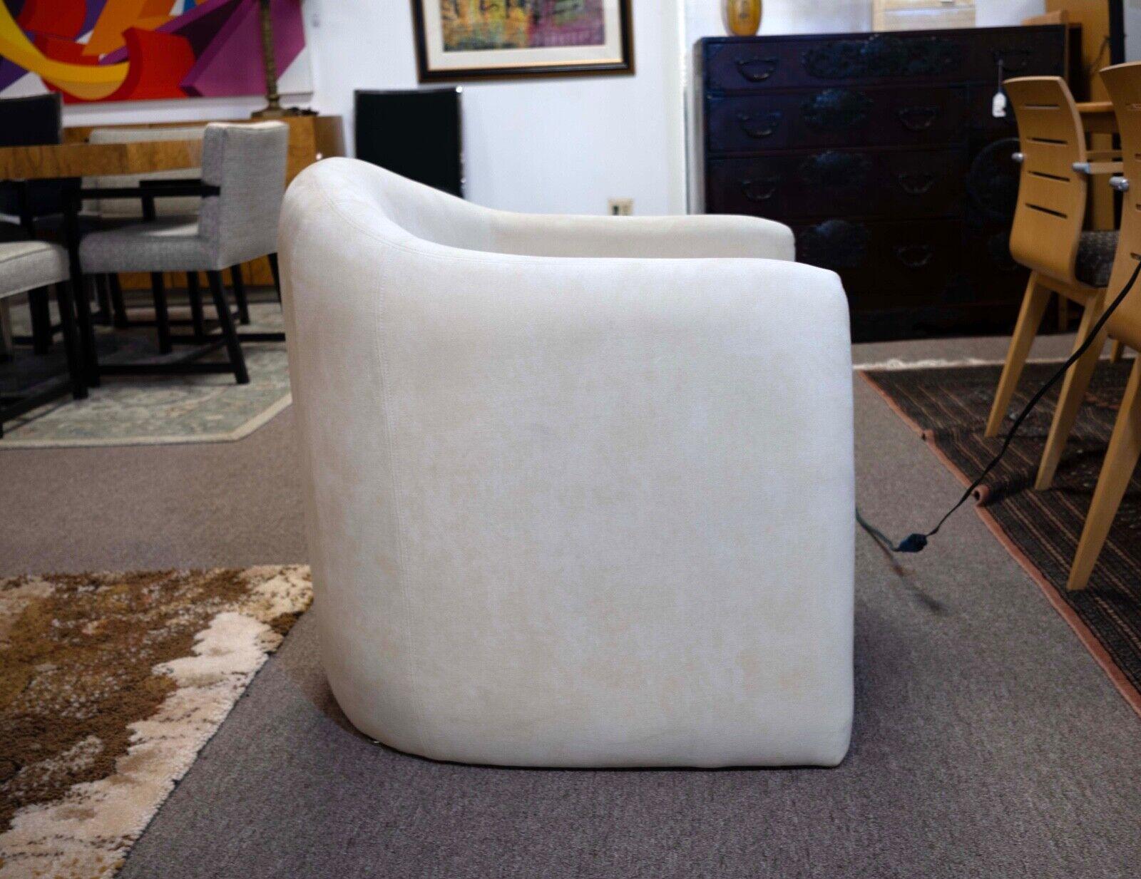 Vladimir Kagan for Preview Pair of 1980s Off White Chairs Mid Century Modern In Good Condition In Keego Harbor, MI