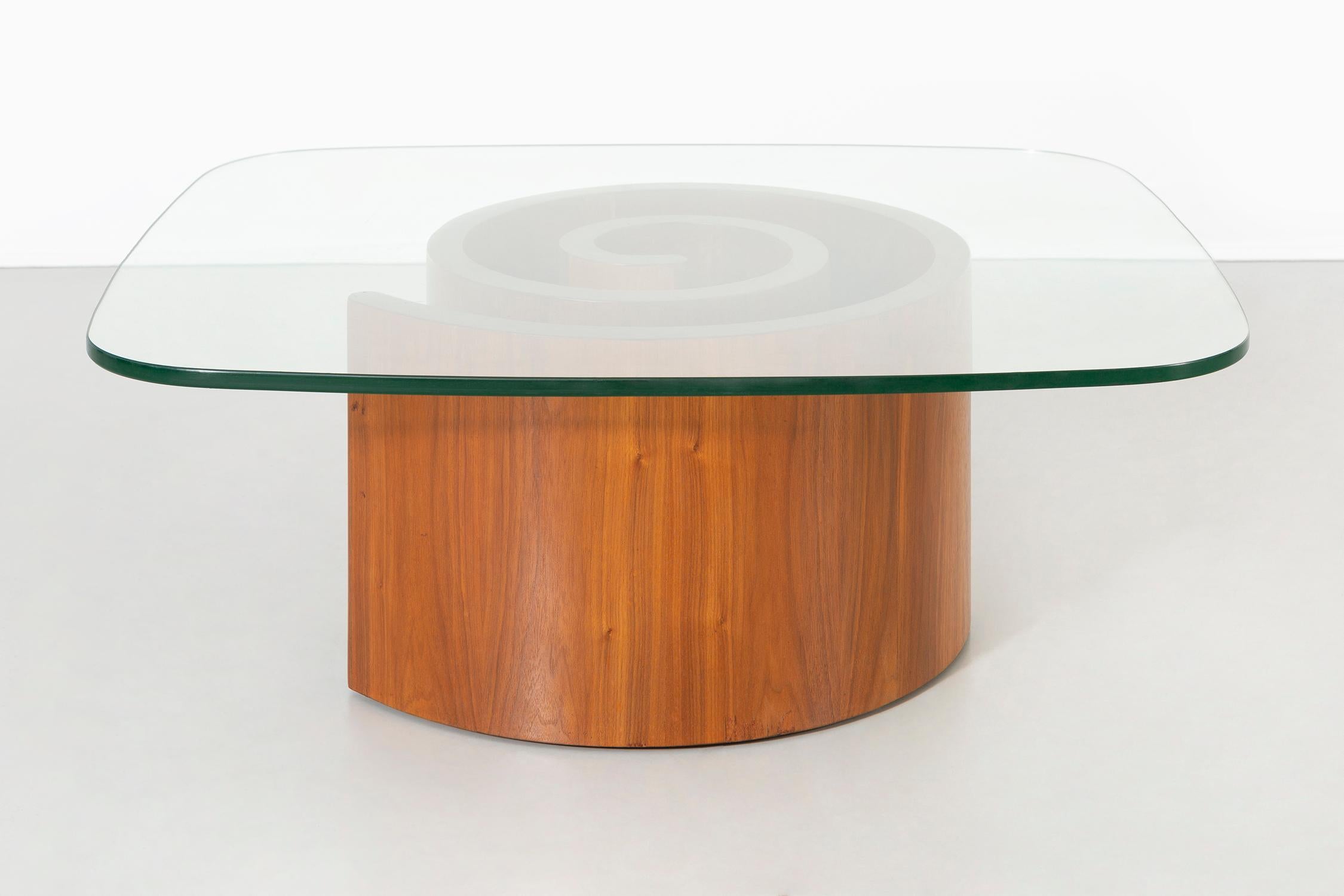 Snail coffee table

designed by Vladimir Kagan for Selig

USA, circa 1950s

walnut + glass

14 5/8