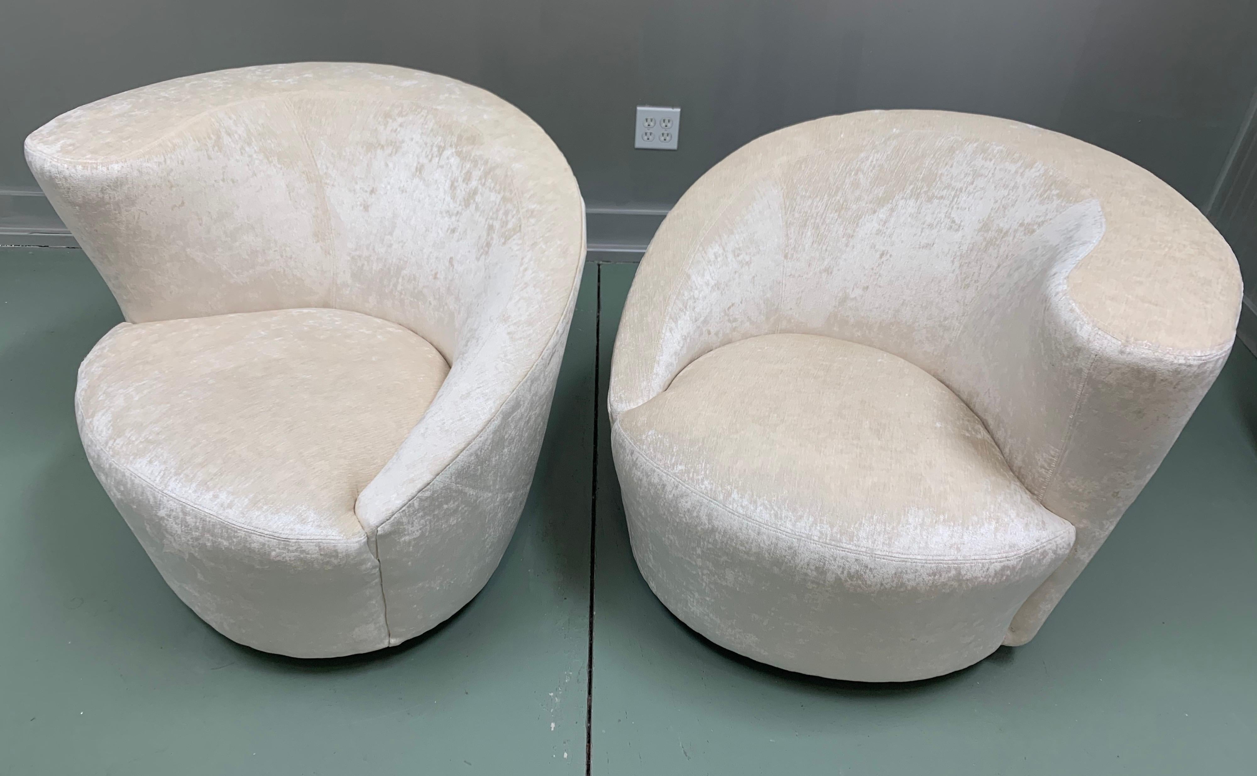 Vladimir Kagan for Weiman Pair of Newly Upholstered Nautilus Swivel Chairs In Good Condition In West Hartford, CT
