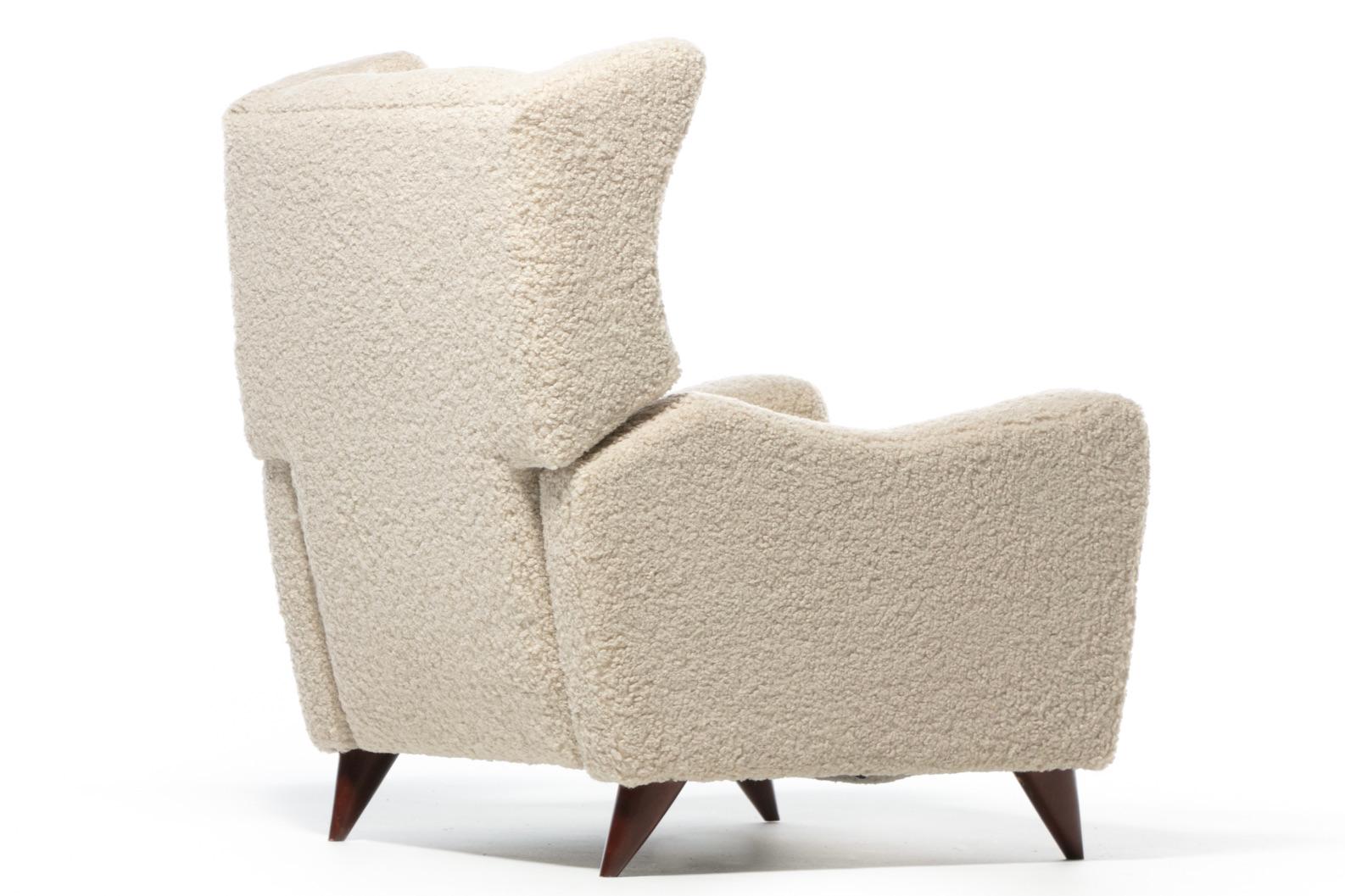 Vladimir Kagan Juno Wingback Recliner Chairs in Soft Ivory White Bouclé  For Sale 3