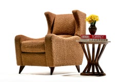 Vladimir Kagan Juno Wingback Recliner in morbido Bouclé marrone cacao