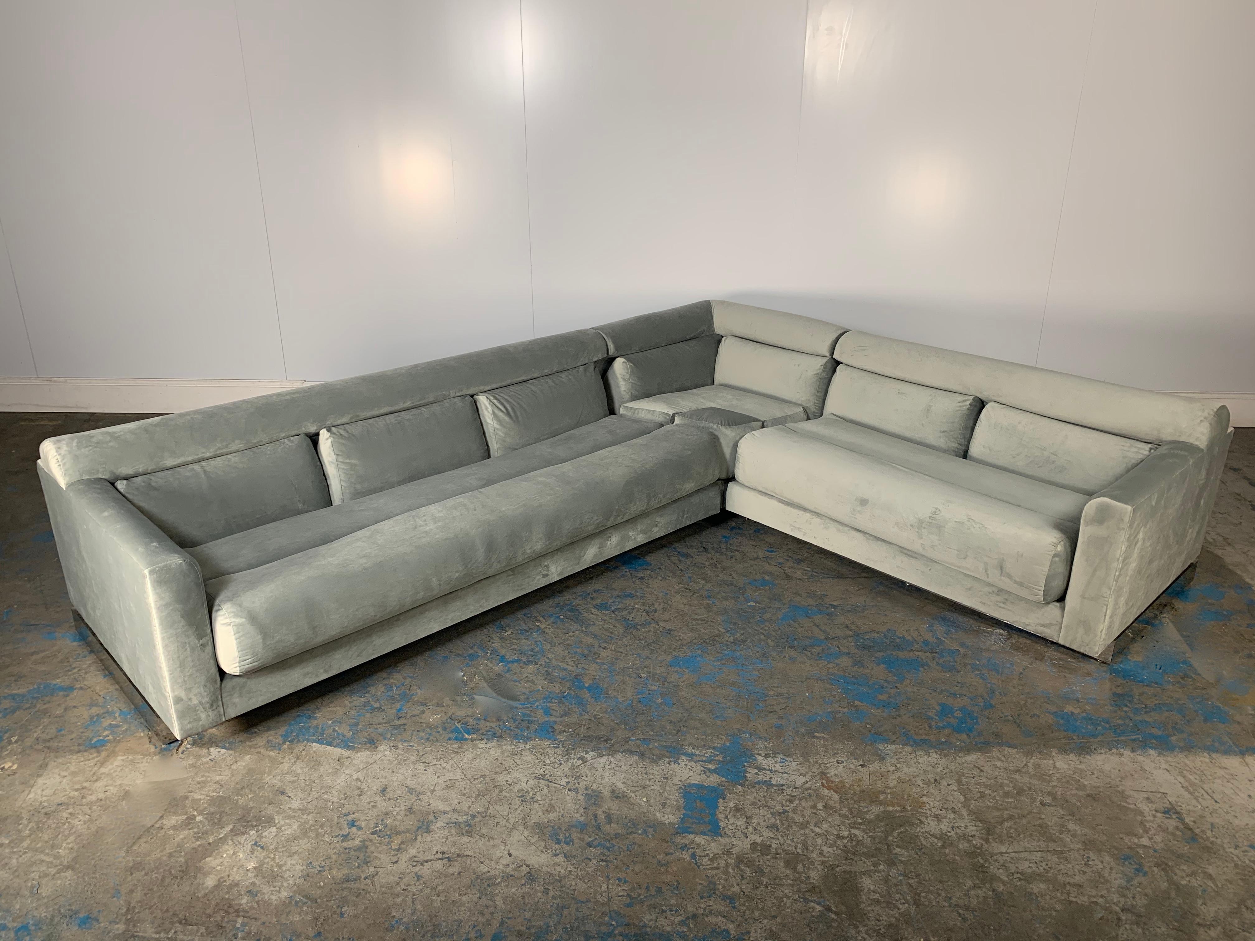 On offer on this occasion is an iconic L-Shape, 5-seat sectional sofa from the world renown German furniture designer, Vladimir Kagan.

As you will no doubt be aware by your interest in this Kagan masterpiece, his pieces are the epitome of