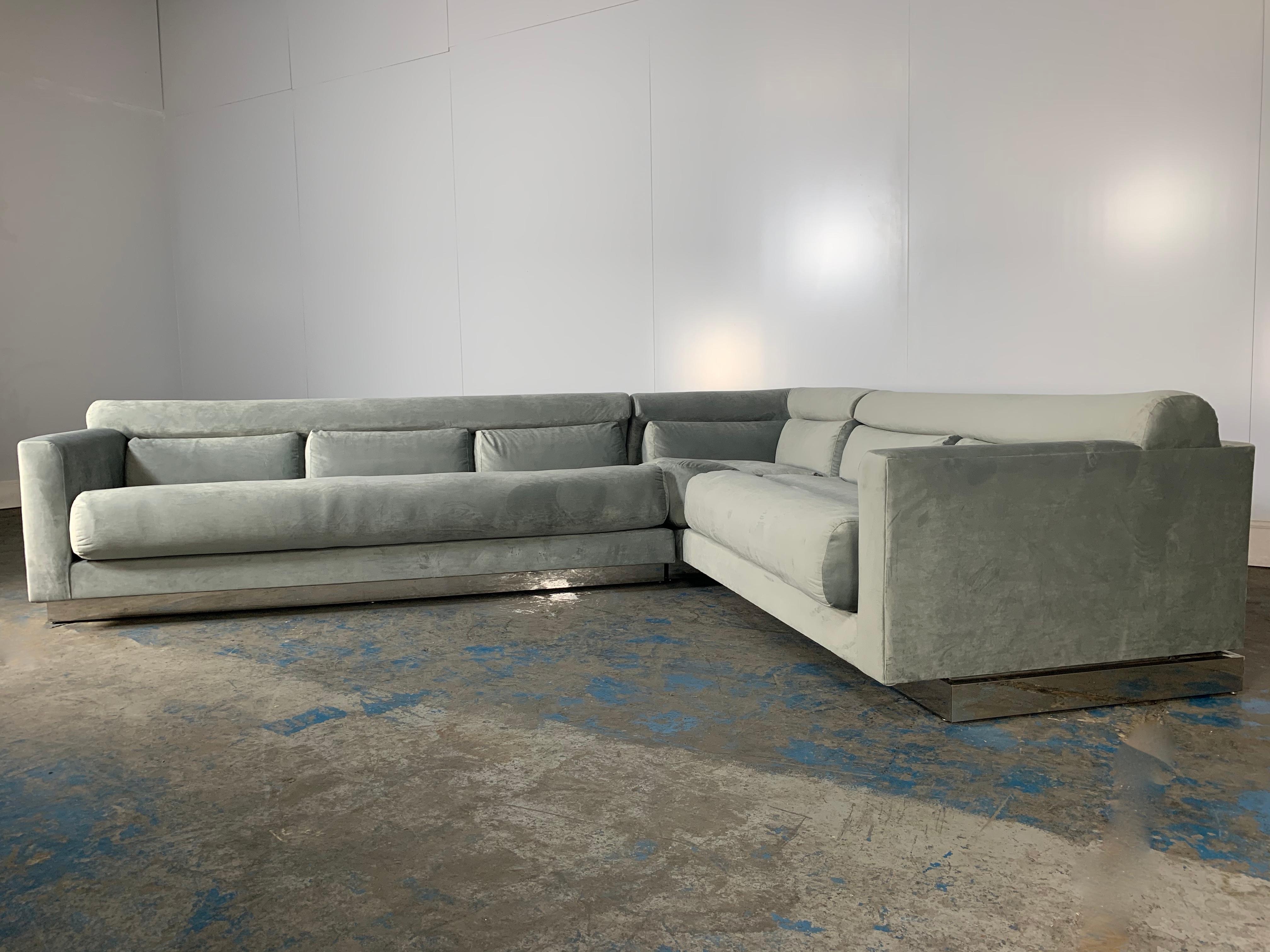 Moderne Canapé sectionnel 5 places en forme de L de Vladimir Kagan en velours gris pâle en vente