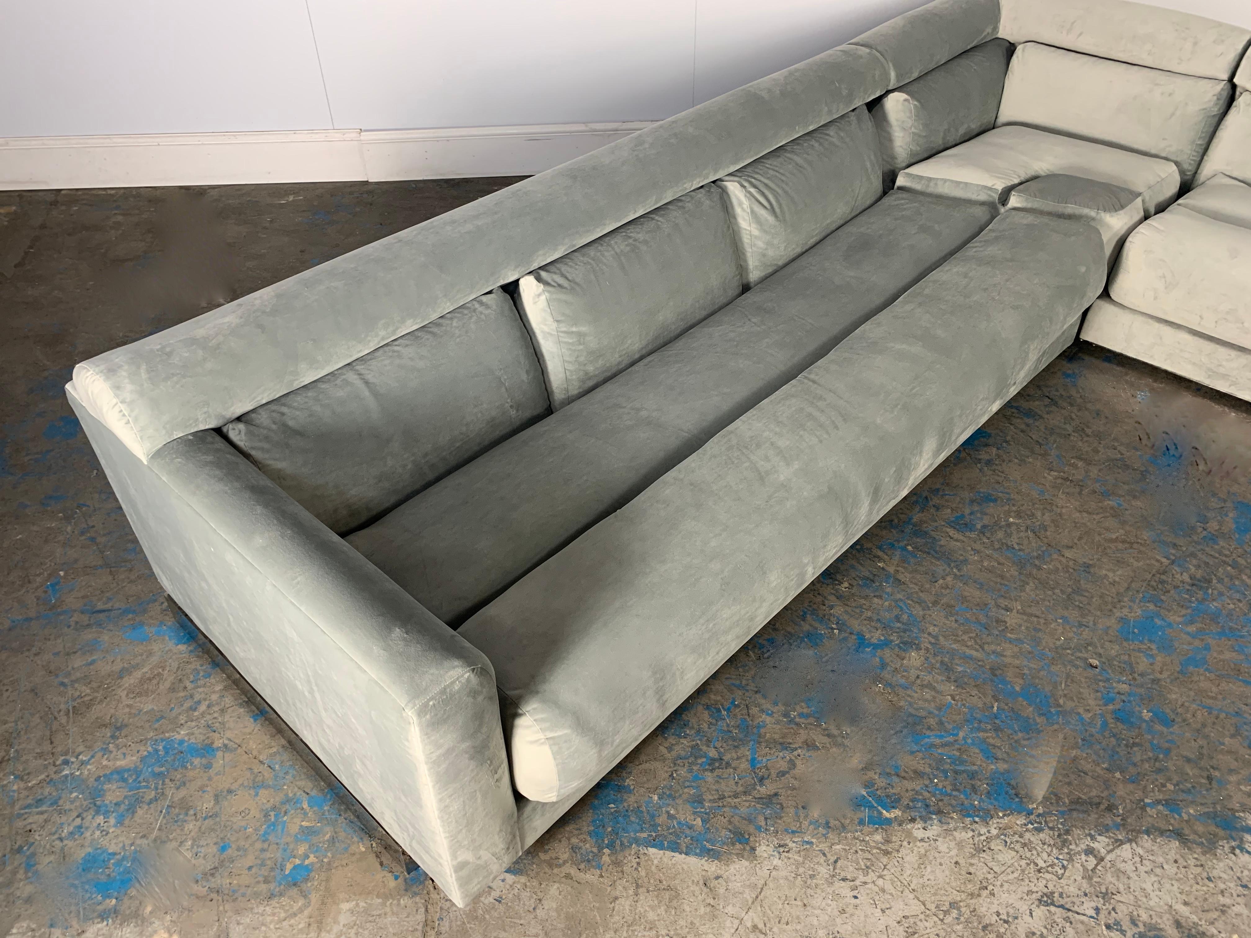 Autre Canapé sectionnel 5 places en forme de L de Vladimir Kagan en velours gris pâle en vente