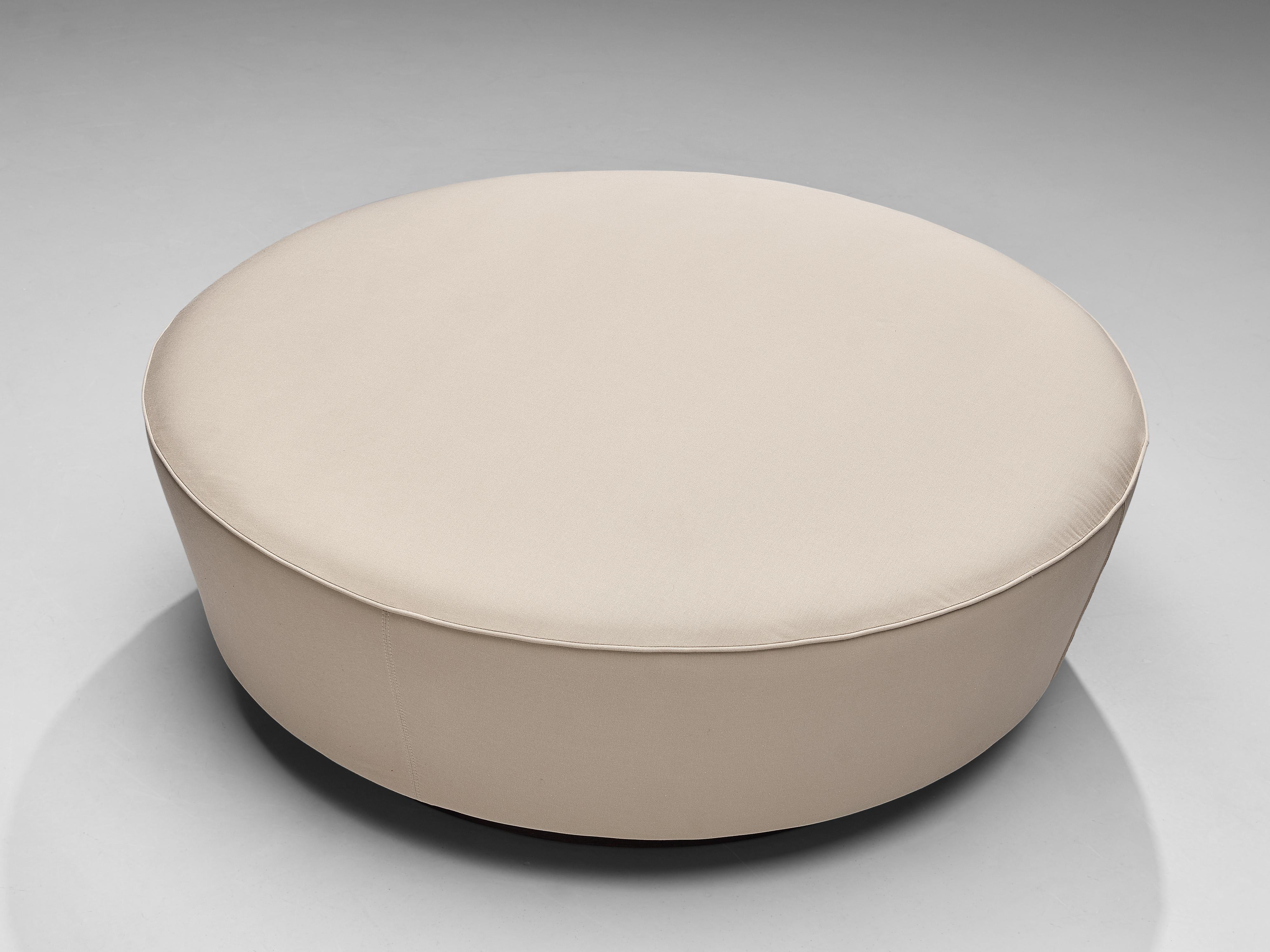 Vladimir Kagan for the Kagan New York Collection, large pouf, off-white fabric, wood, United States, designed in 1970s, recent production

Large pouf designed by Vladimir Kagan for the New York series. With a diameter of 135 cm this pouf has an